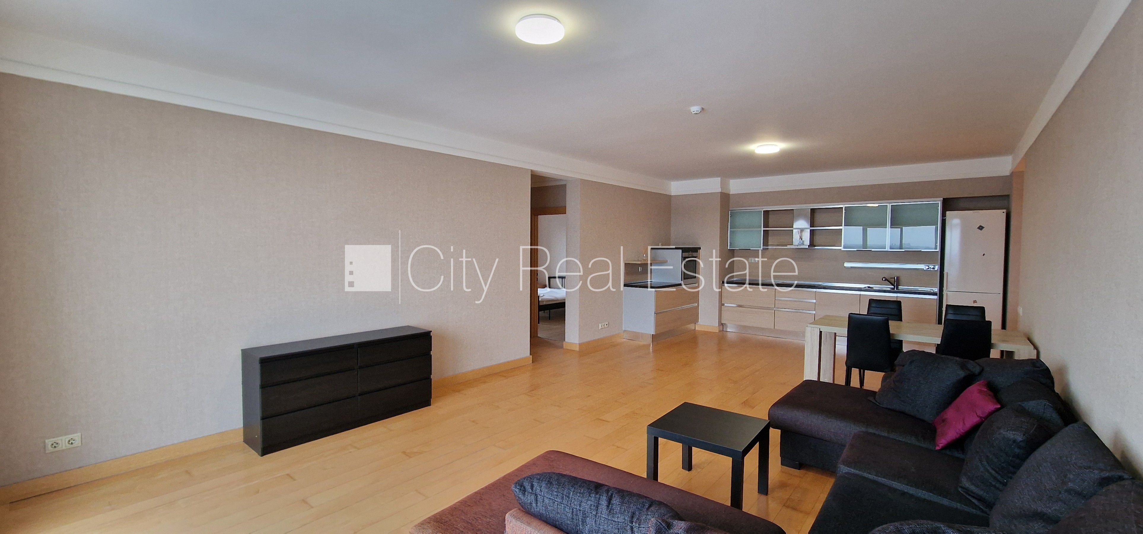 Sludinājumi. Projekts - Panorama Plaza, jaunceltne, vieta vairākām automašīnām, iespēja nomāt pazemes Cena: 850 EUR/mēn Foto #3