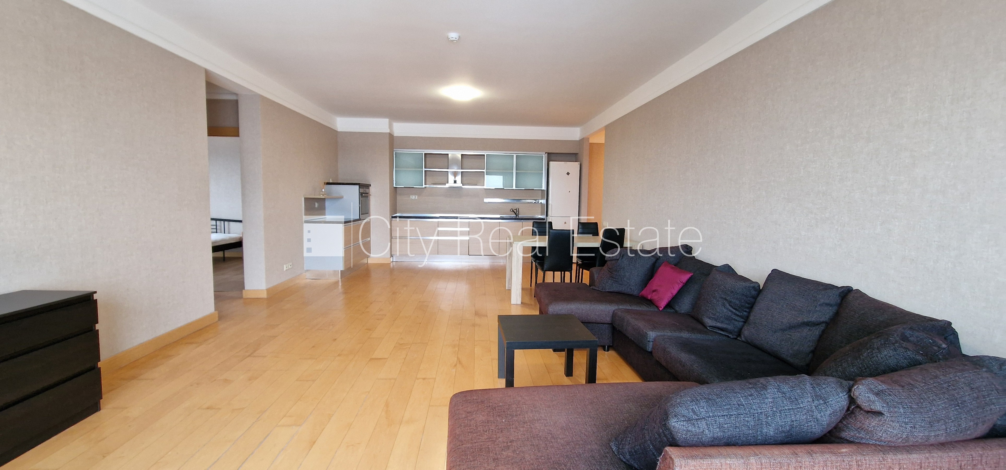 Sludinājumi. Projekts - Panorama Plaza, jaunceltne, vieta vairākām automašīnām, iespēja nomāt pazemes Cena: 850 EUR/mēn Foto #4