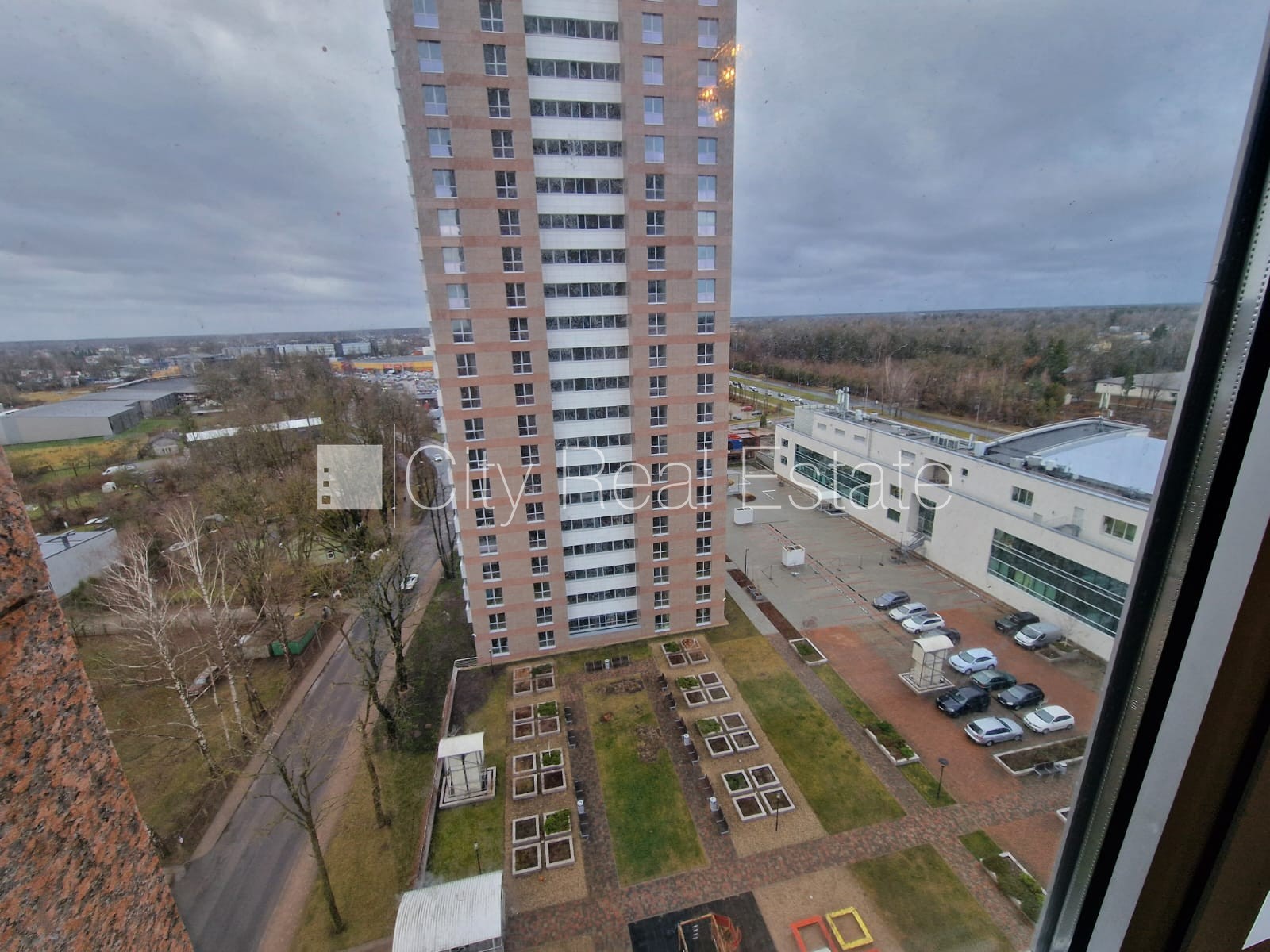 Sludinājumi. Projekts - Panorama Plaza, jaunceltne, vieta vairākām automašīnām, iespēja nomāt pazemes Cena: 850 EUR/mēn Foto #19