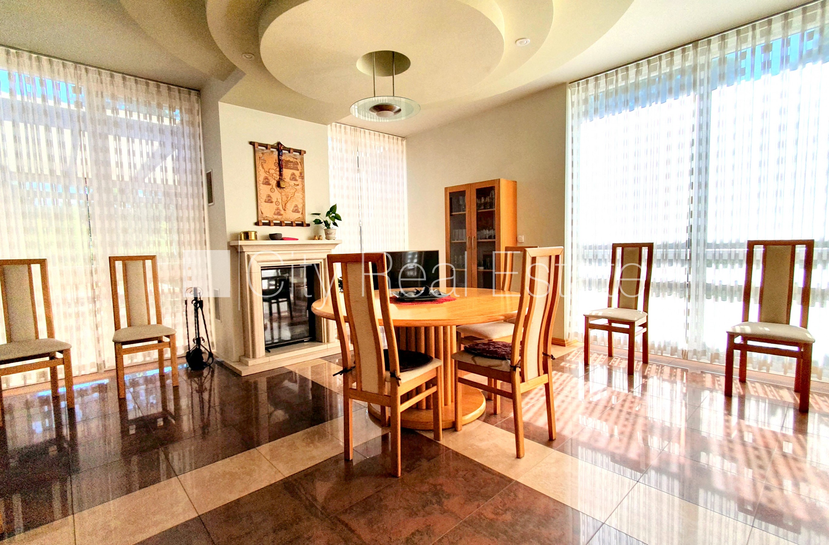 Объявление. Земля в собственности, частный дом, благоустроенная озеленённая территория 1910 м2, гараж на две Цена: 545500 EUR Foto #12