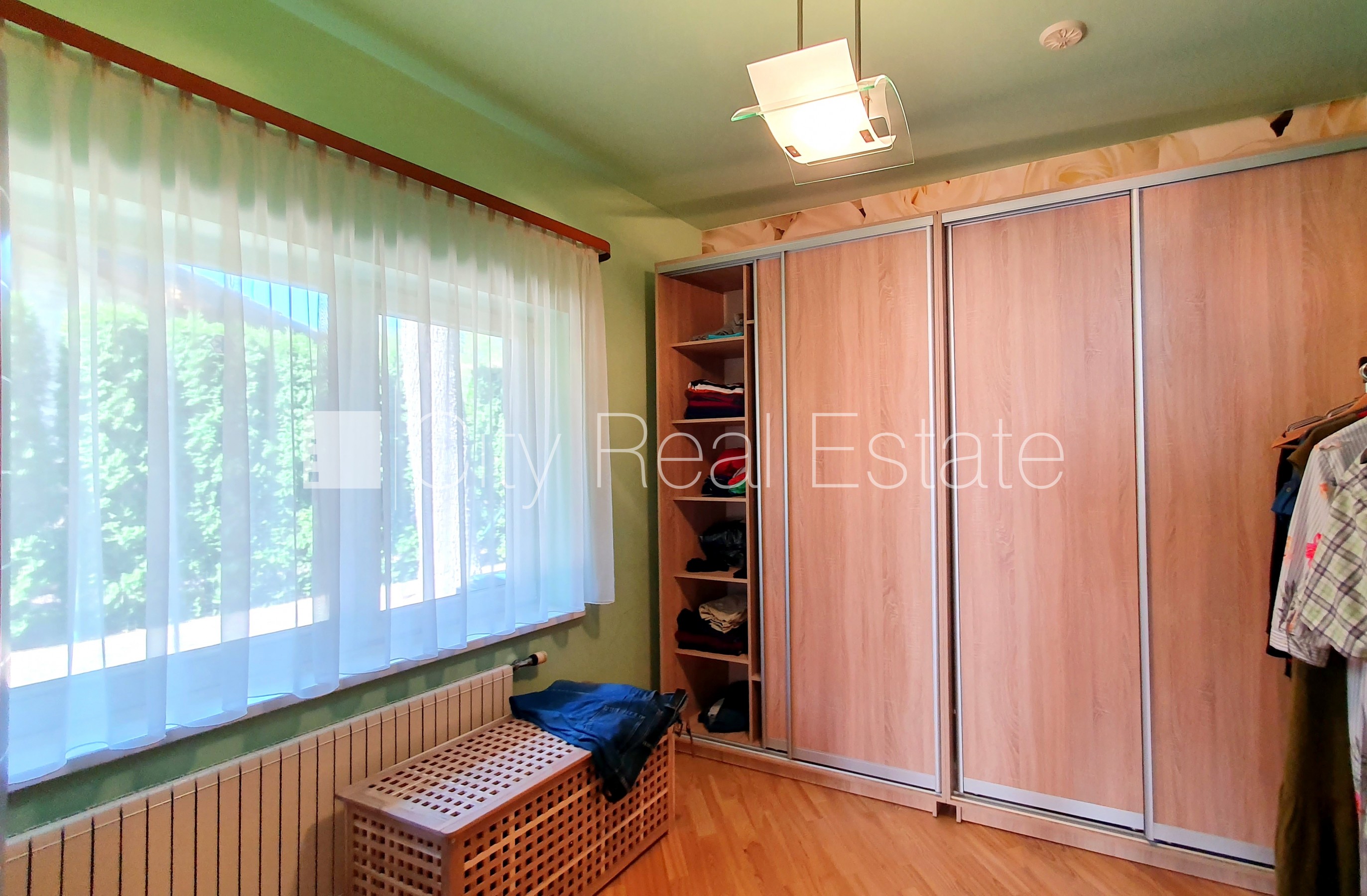 Объявление. Земля в собственности, частный дом, благоустроенная озеленённая территория 1910 м2, гараж на две Цена: 545500 EUR Foto #14