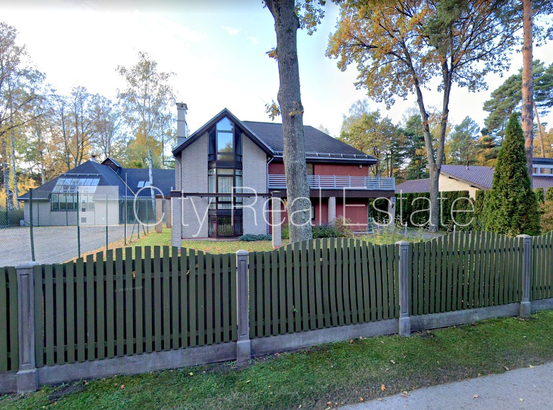 Объявление. Земля в собственности, частный дом, благоустроенная озеленённая территория 1910 м2, гараж на две Цена: 545500 EUR Foto #4