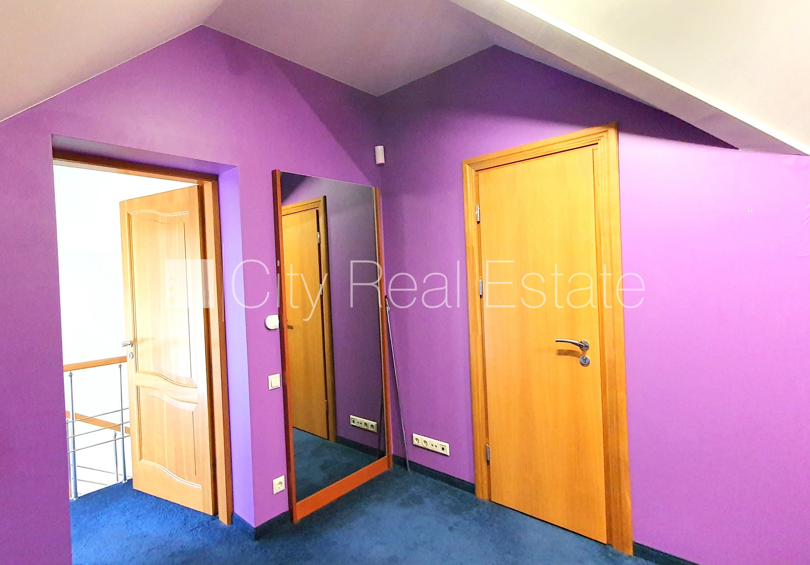 Объявление. Земля в собственности, частный дом, благоустроенная озеленённая территория 1910 м2, гараж на две Цена: 545500 EUR Foto #25