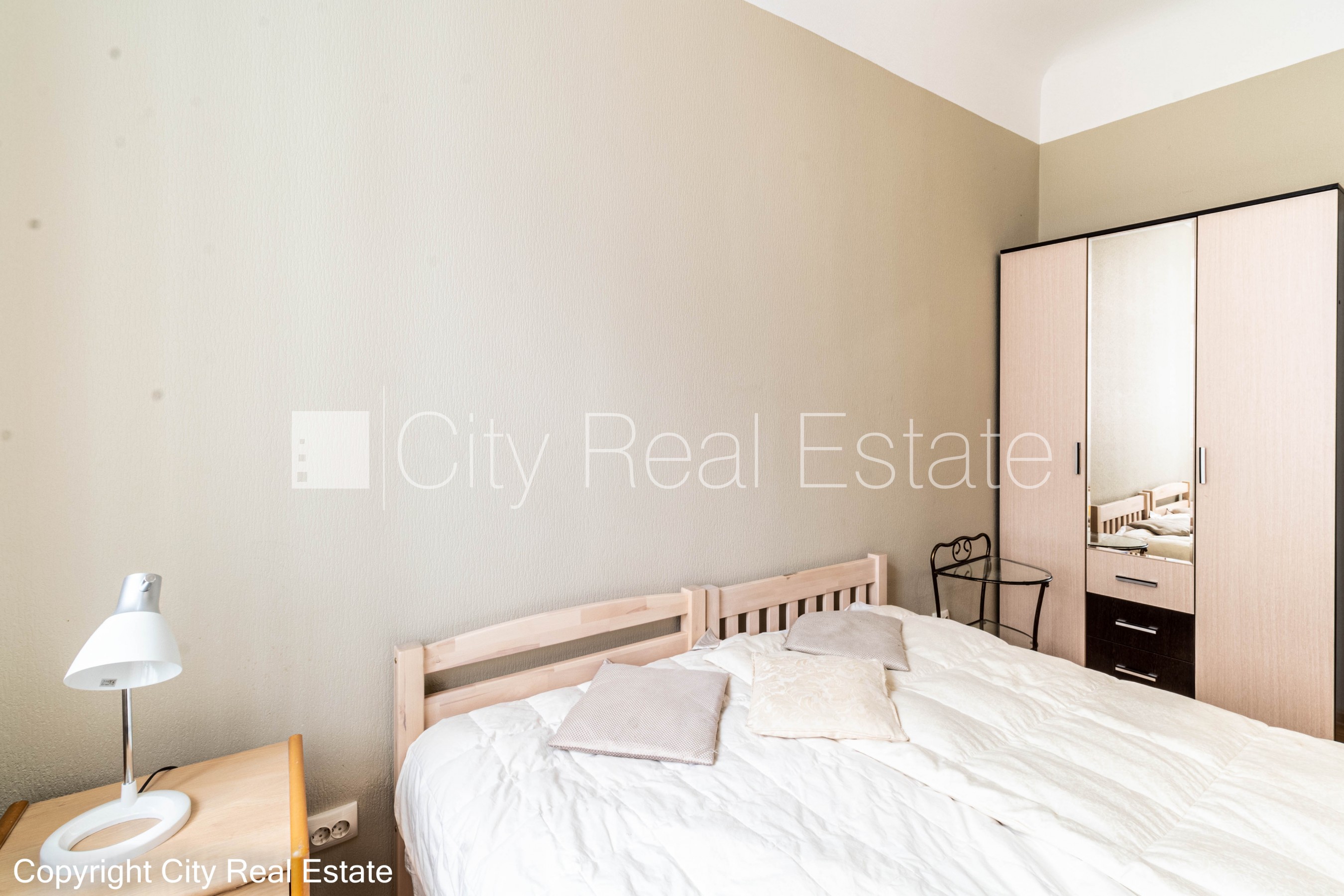 Sludinājumi. Pagalma māja, labiekārtots apzaļumots pagalms, objektu apsargā fiziskā apsardze, pagalmā bērnu Cena: 1100 EUR/mēn Foto #5