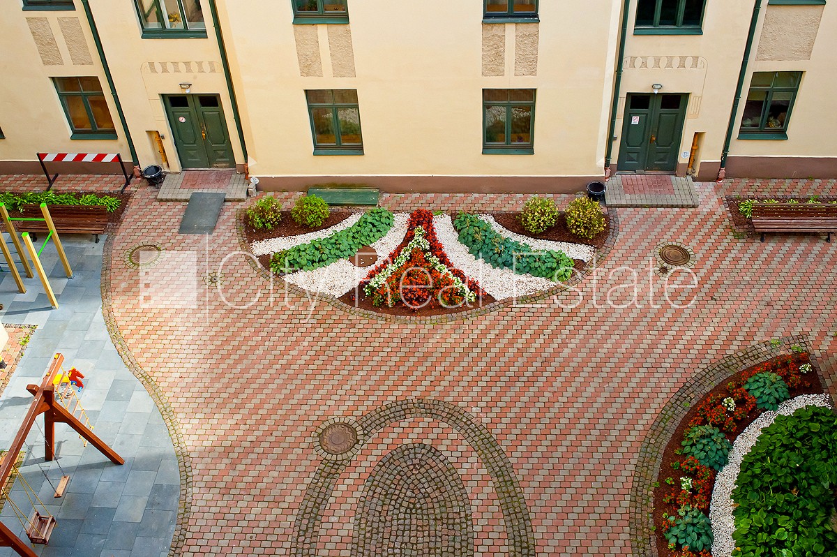 Sludinājumi. Pagalma māja, labiekārtots apzaļumots pagalms, objektu apsargā fiziskā apsardze, pagalmā bērnu Cena: 1100 EUR/mēn Foto #19