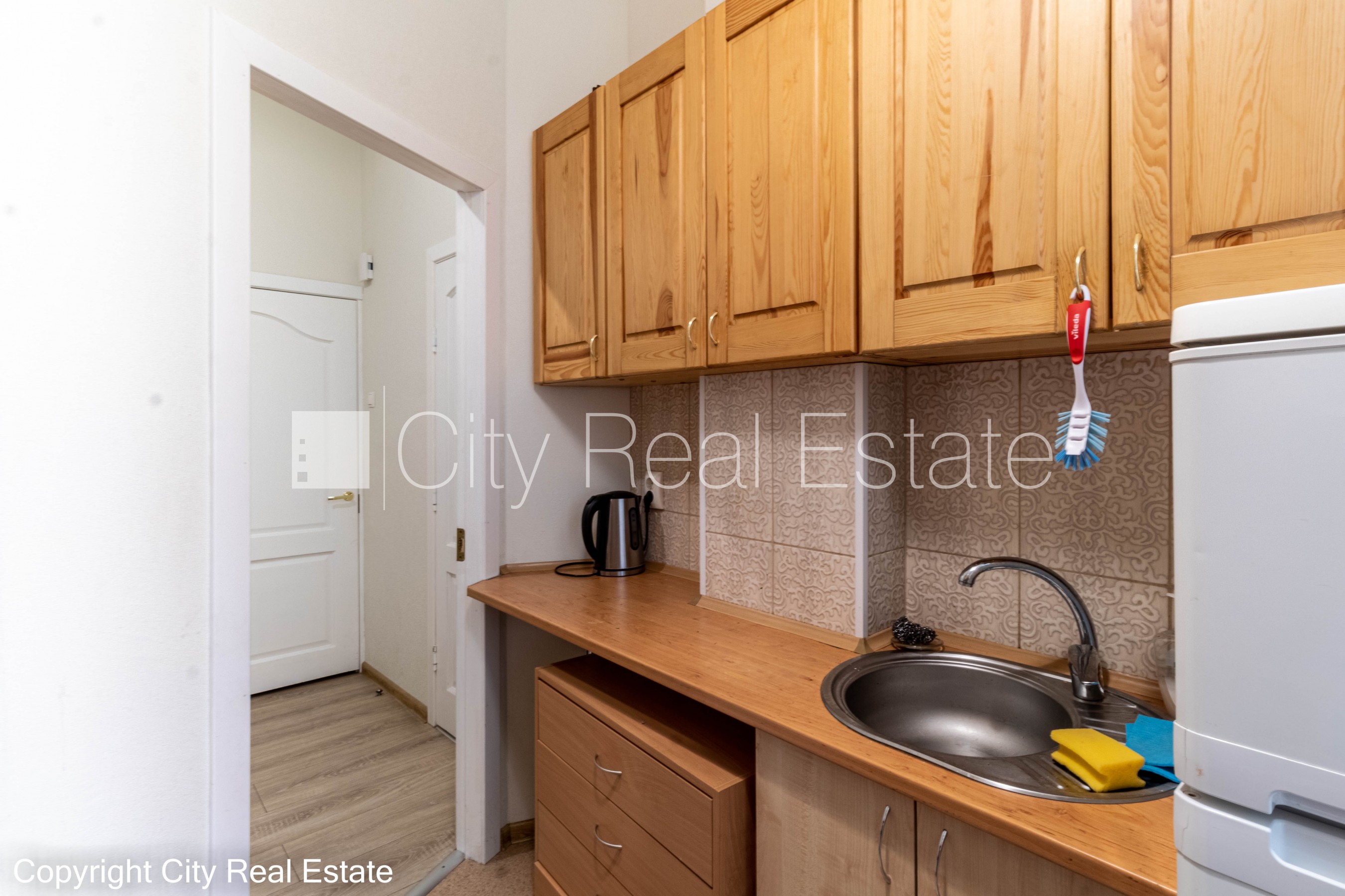 Sludinājumi. Pagalma māja, labiekārtots apzaļumots pagalms, objektu apsargā fiziskā apsardze, pagalmā bērnu Cena: 1100 EUR/mēn Foto #15