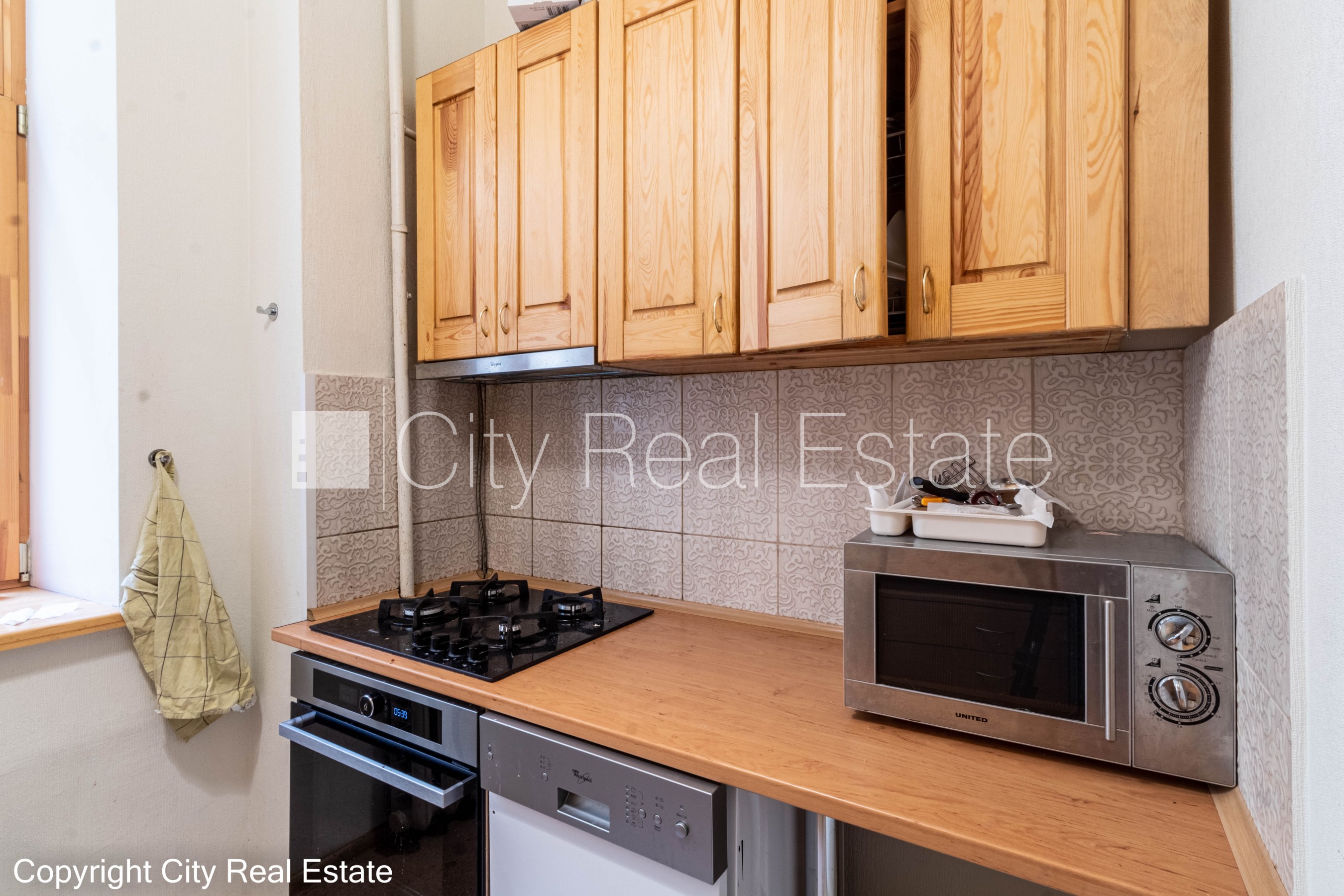 Sludinājumi. Pagalma māja, labiekārtots apzaļumots pagalms, objektu apsargā fiziskā apsardze, pagalmā bērnu Cena: 1100 EUR/mēn Foto #13