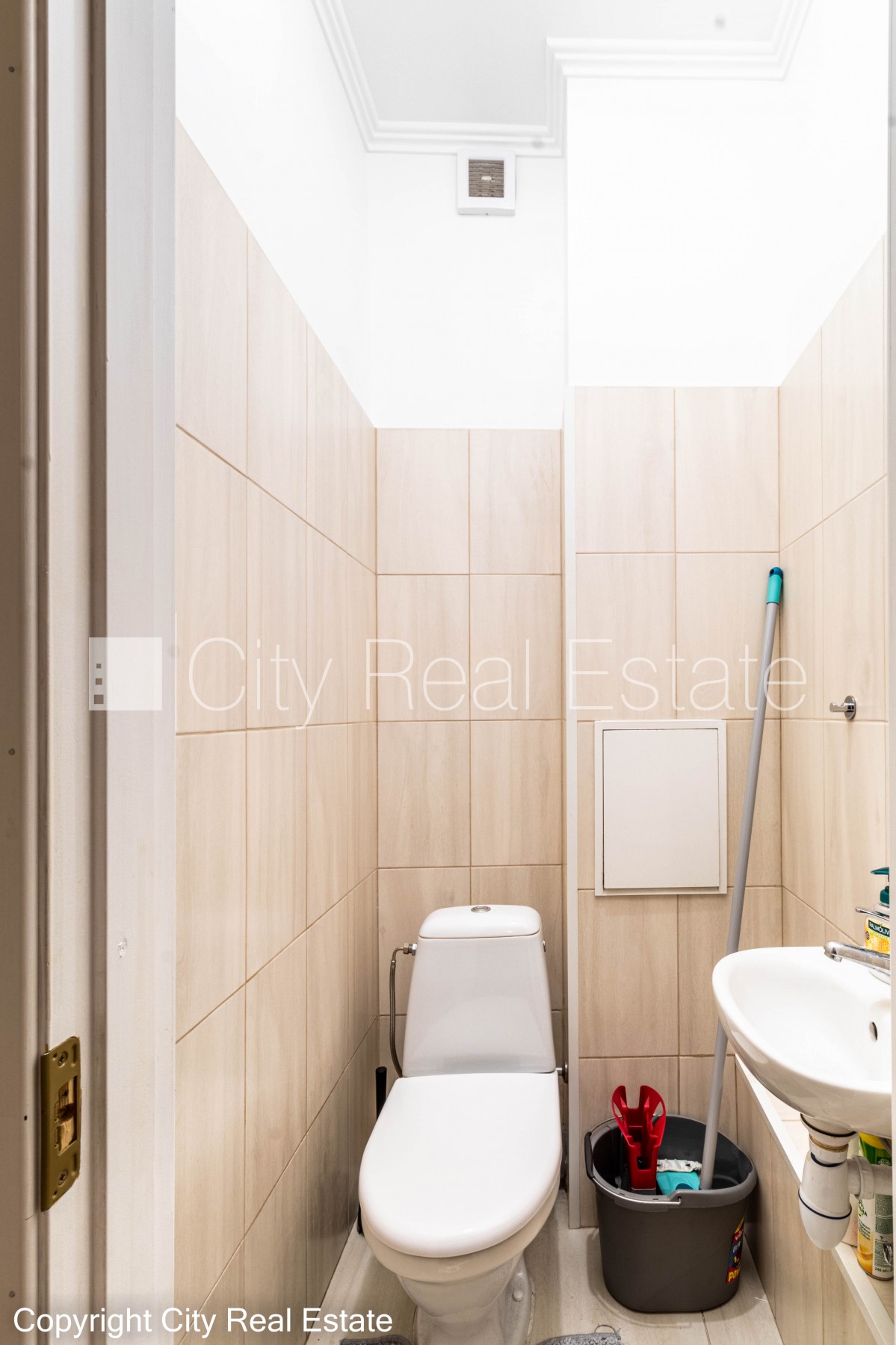 Sludinājumi. Pagalma māja, labiekārtots apzaļumots pagalms, objektu apsargā fiziskā apsardze, pagalmā bērnu Cena: 1100 EUR/mēn Foto #17