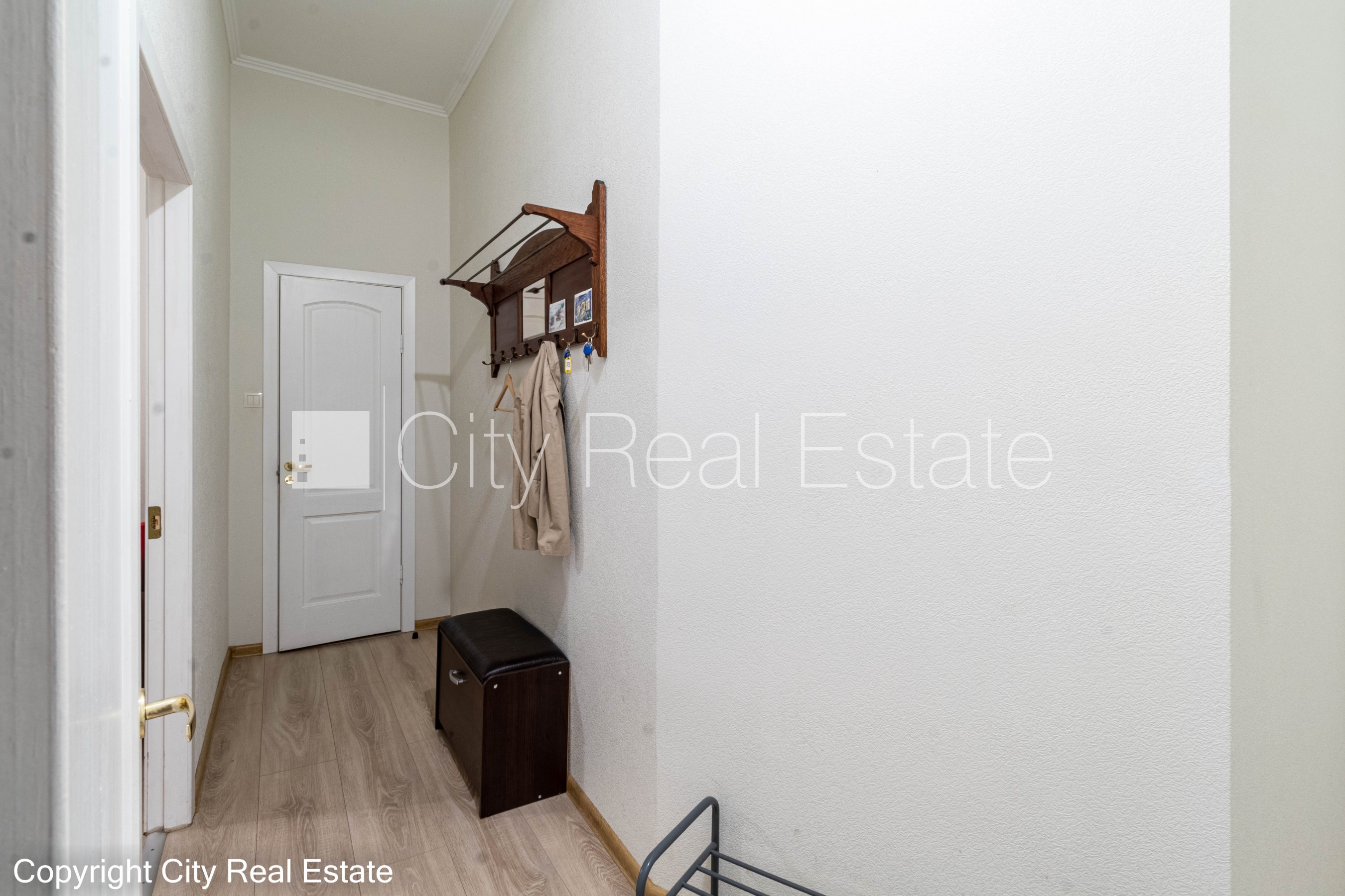 Sludinājumi. Pagalma māja, labiekārtots apzaļumots pagalms, objektu apsargā fiziskā apsardze, pagalmā bērnu Cena: 1100 EUR/mēn Foto #18