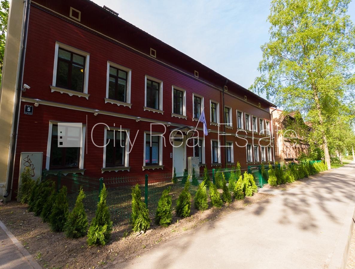 Sludinājumi. Fasādes māja, labiekārtota apzaļumota teritorija, studio tipa, virtuve apvienota ar istabu, pilnā Cena: 340 EUR/mēn Foto #8