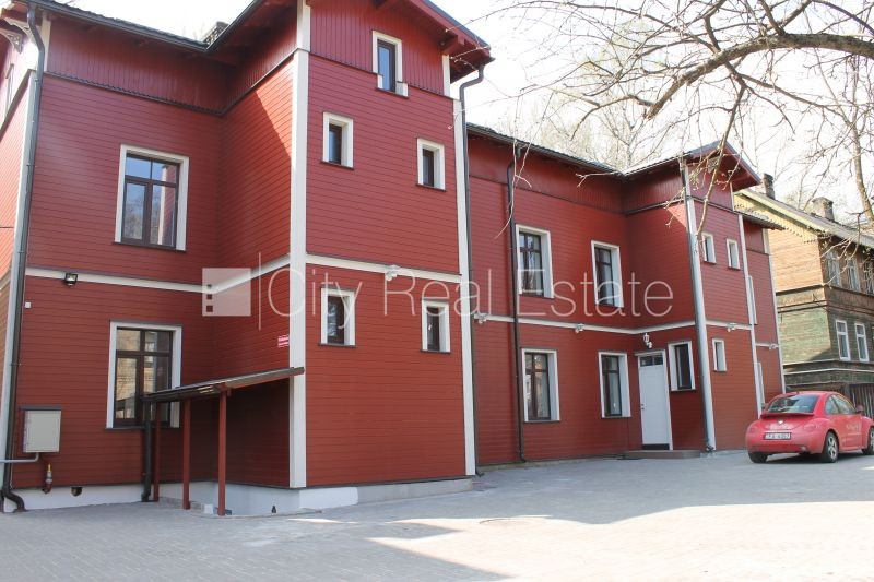 Sludinājumi. Fasādes māja, labiekārtota apzaļumota teritorija, studio tipa, virtuve apvienota ar istabu, pilnā Cena: 340 EUR/mēn Foto #9