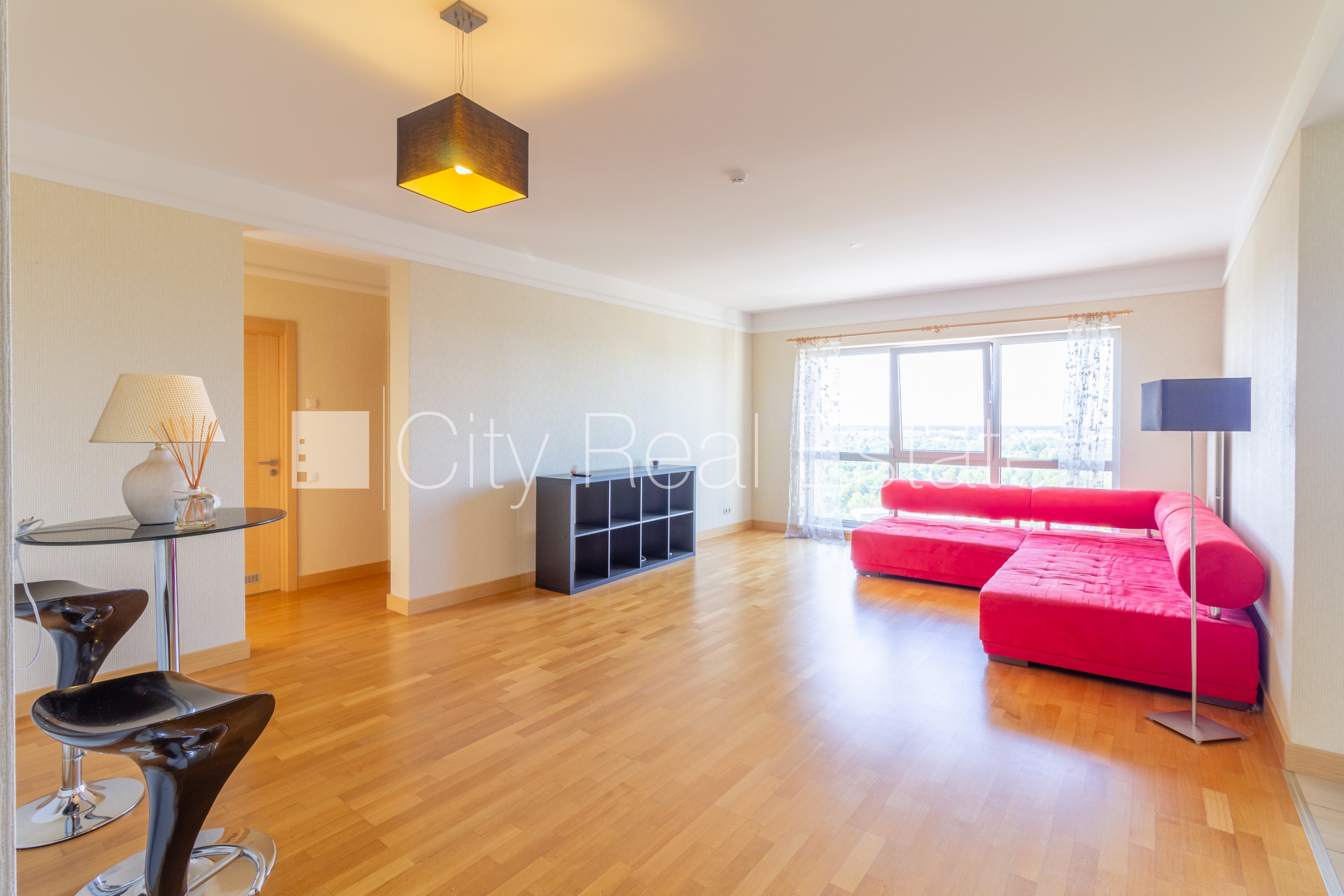 Sludinājumi. Projekts - Panorama Plaza, jaunceltne, iespēja nomāt pazemes autostāvvietu, pagalmā bērnu spēļu Cena: 900 EUR/mēn Foto #1