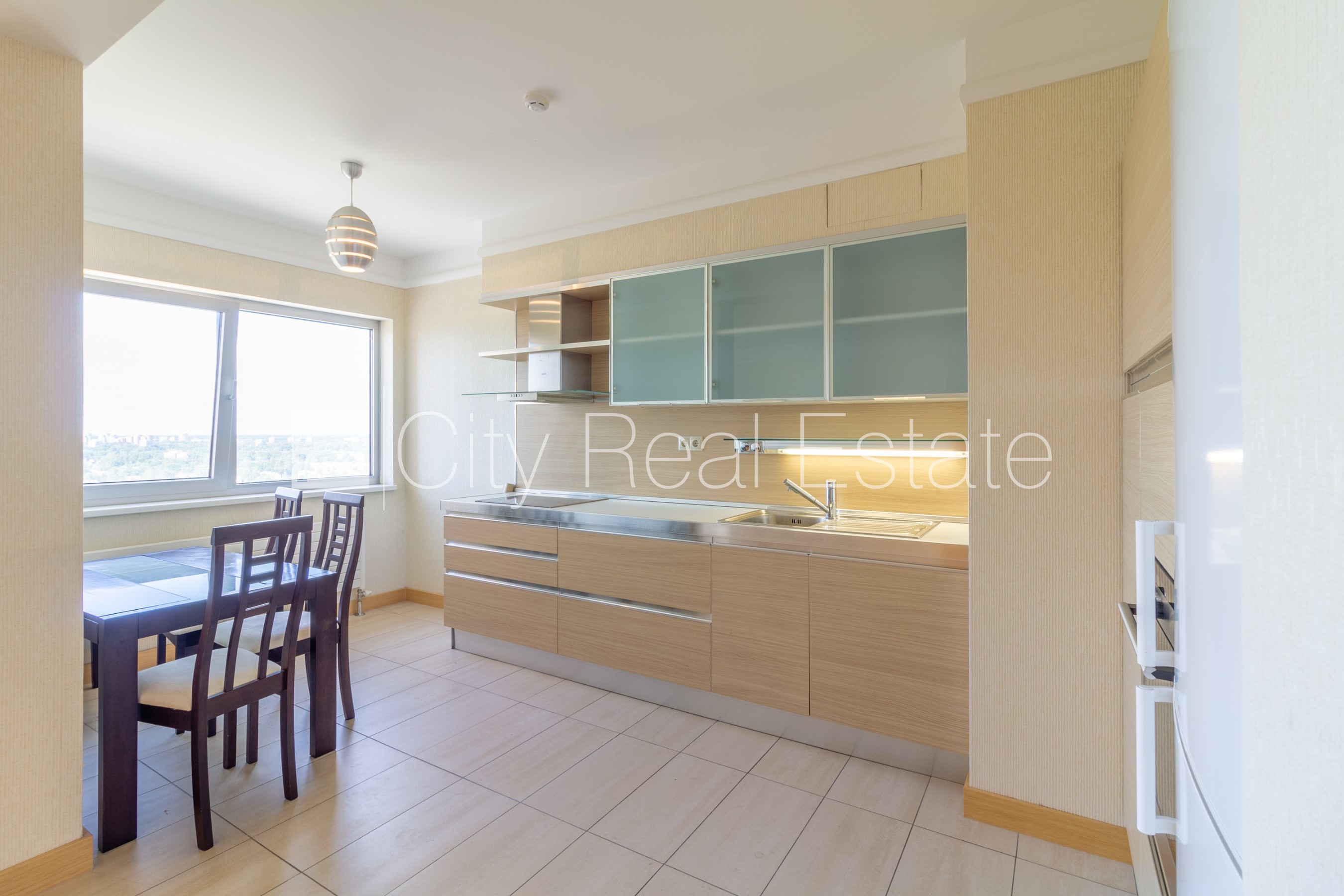 Sludinājumi. Projekts - Panorama Plaza, jaunceltne, iespēja nomāt pazemes autostāvvietu, pagalmā bērnu spēļu Cena: 900 EUR/mēn Foto #4