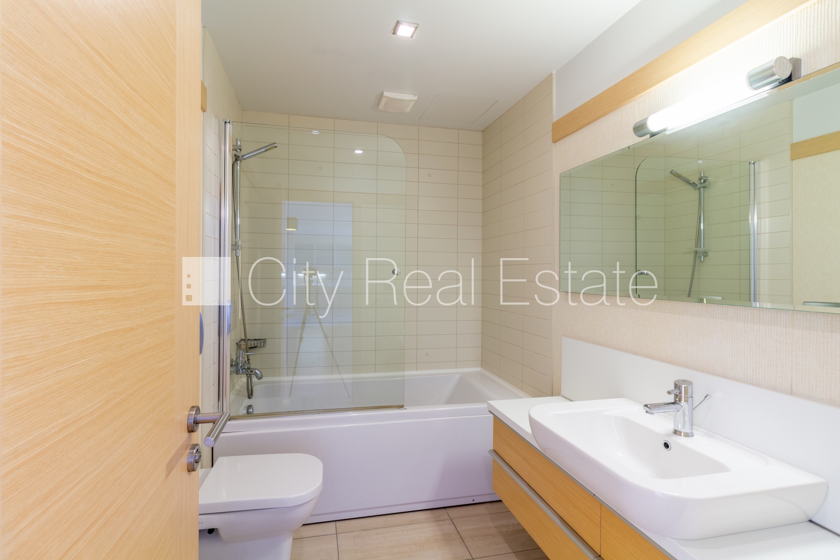 Sludinājumi. Projekts - Panorama Plaza, jaunceltne, iespēja nomāt pazemes autostāvvietu, pagalmā bērnu spēļu Cena: 900 EUR/mēn Foto #7