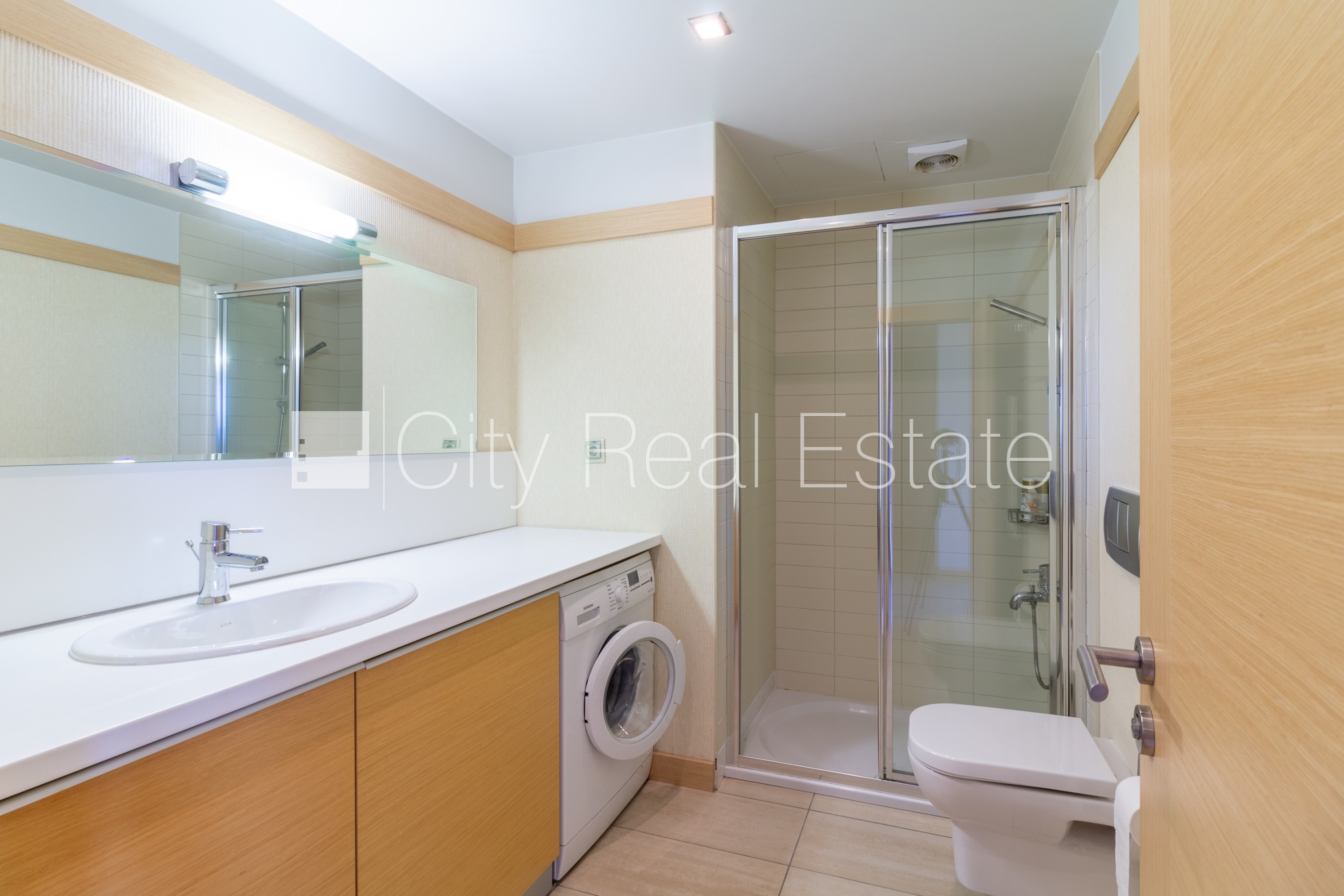 Sludinājumi. Projekts - Panorama Plaza, jaunceltne, iespēja nomāt pazemes autostāvvietu, pagalmā bērnu spēļu Cena: 900 EUR/mēn Foto #8