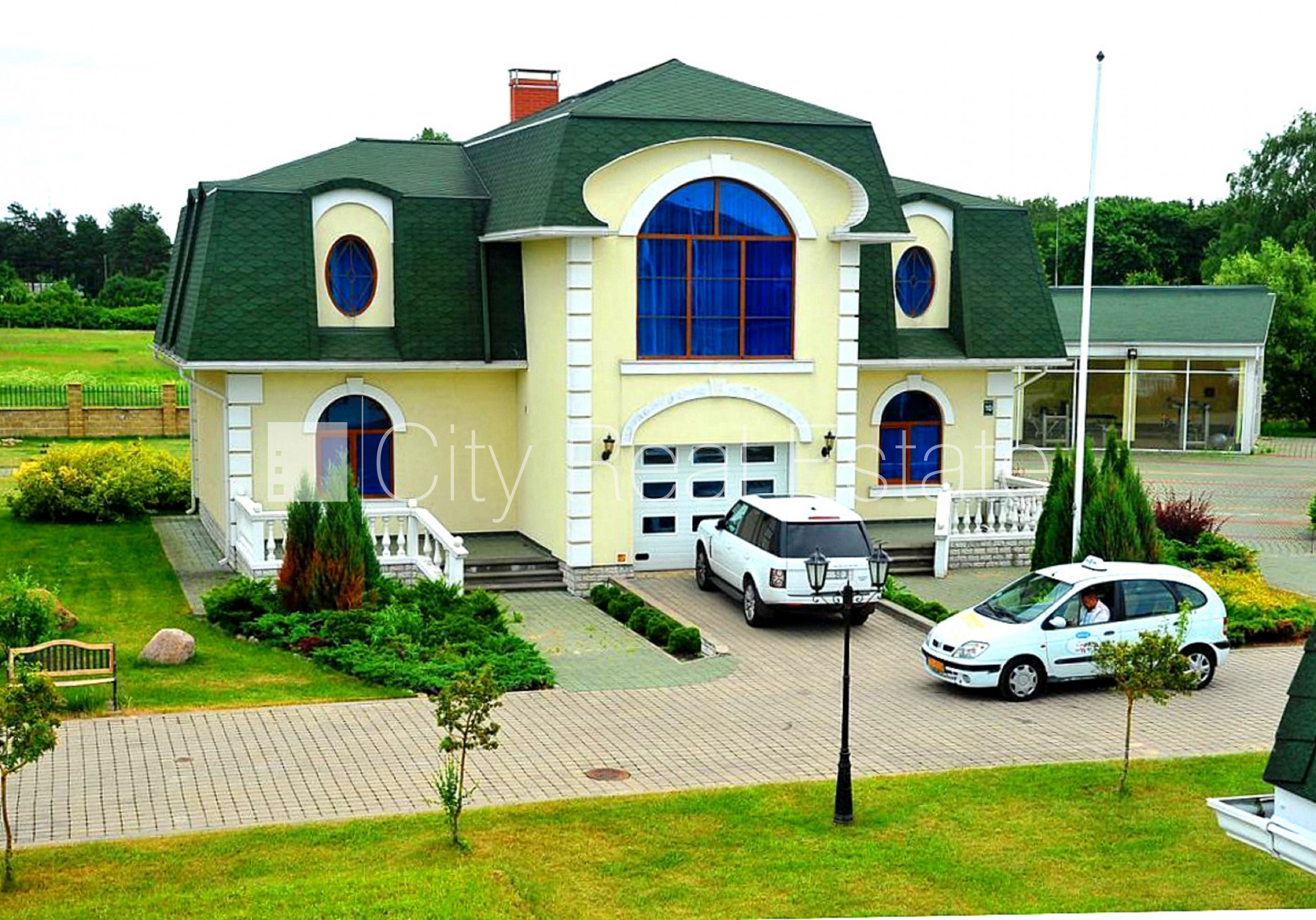 Sludinājumi. Zeme īpašumā, privātmāja, jaunceltne, labiekārtota apzaļumota teritorija 1200 m2, bruģēts Cena: 295000 EUR Foto #2