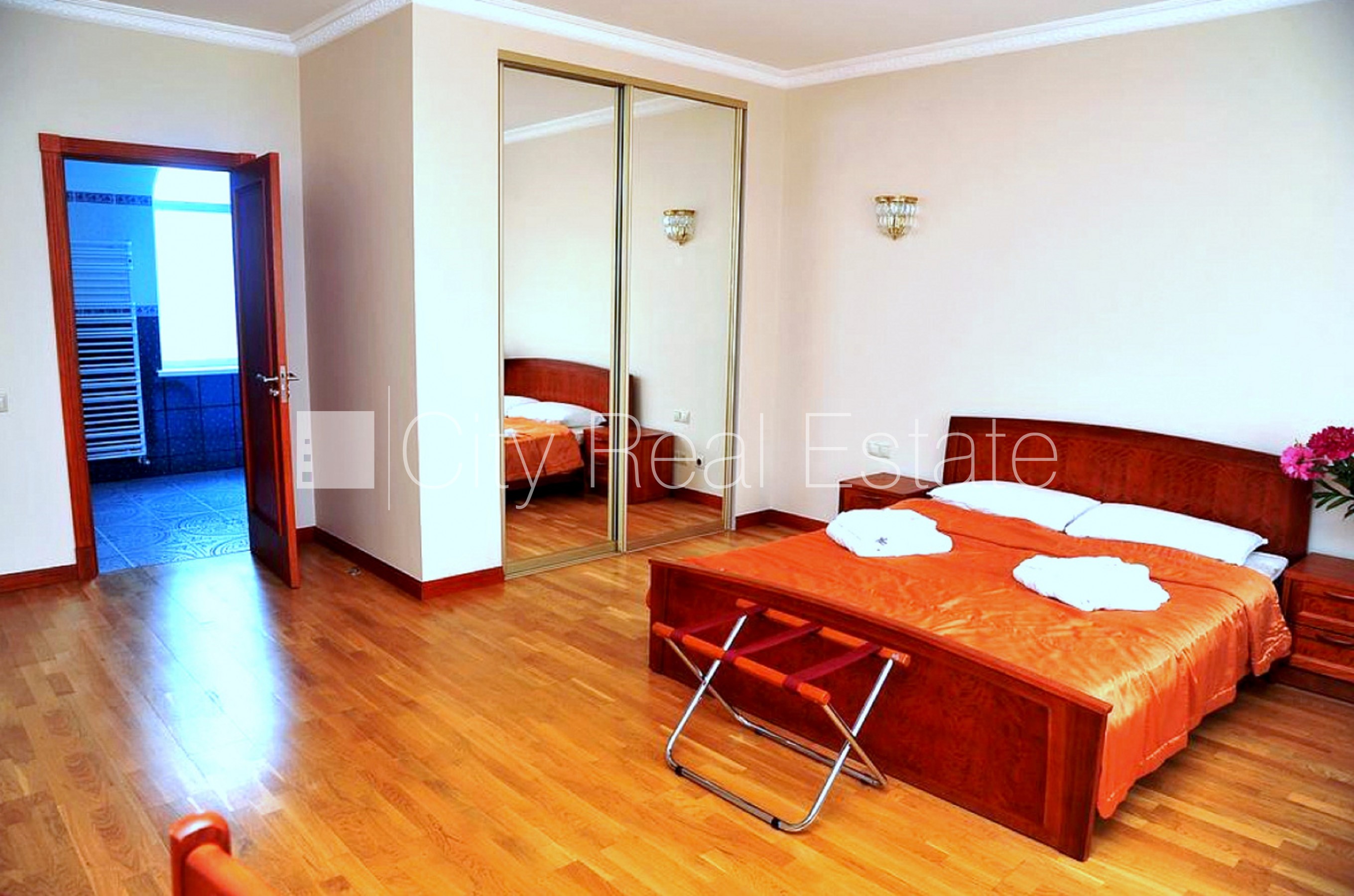 Sludinājumi. Zeme īpašumā, privātmāja, jaunceltne, labiekārtota apzaļumota teritorija 1200 m2, bruģēts Cena: 295000 EUR Foto #19