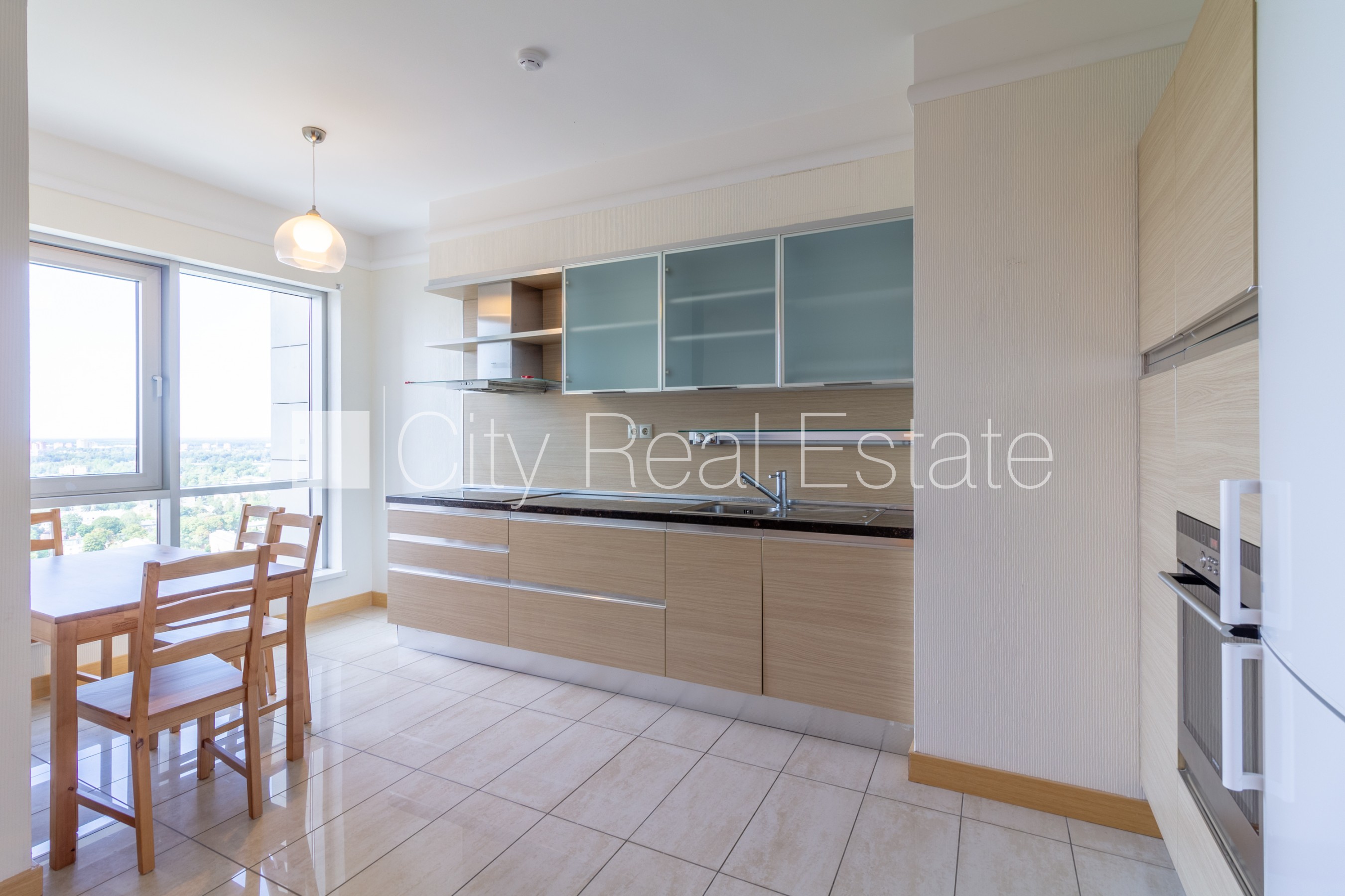 Sludinājumi. Projekts - Panorama Plaza, jaunceltne, iespēja nomāt pazemes autostāvvietu, pagalmā bērnu spēļu Cena: 850 EUR/mēn Foto #5