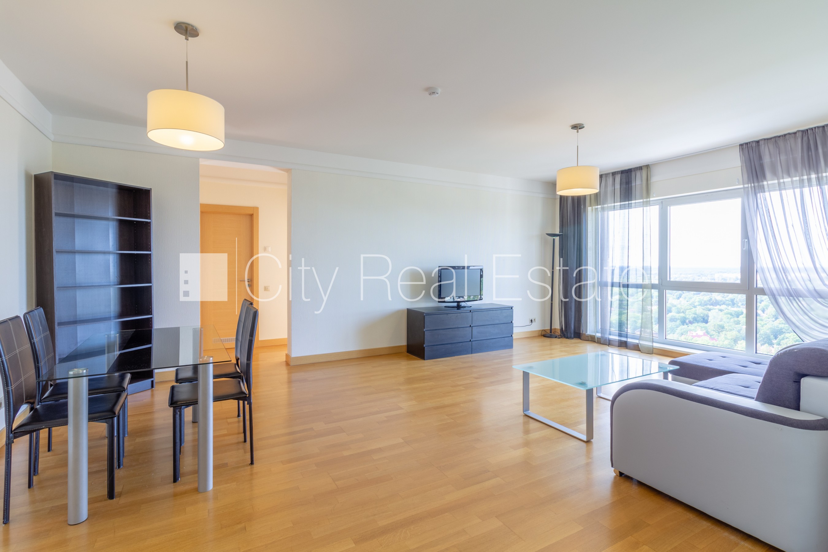 Sludinājumi. Projekts - Panorama Plaza, jaunceltne, iespēja nomāt pazemes autostāvvietu, pagalmā bērnu spēļu Cena: 850 EUR/mēn Foto #3