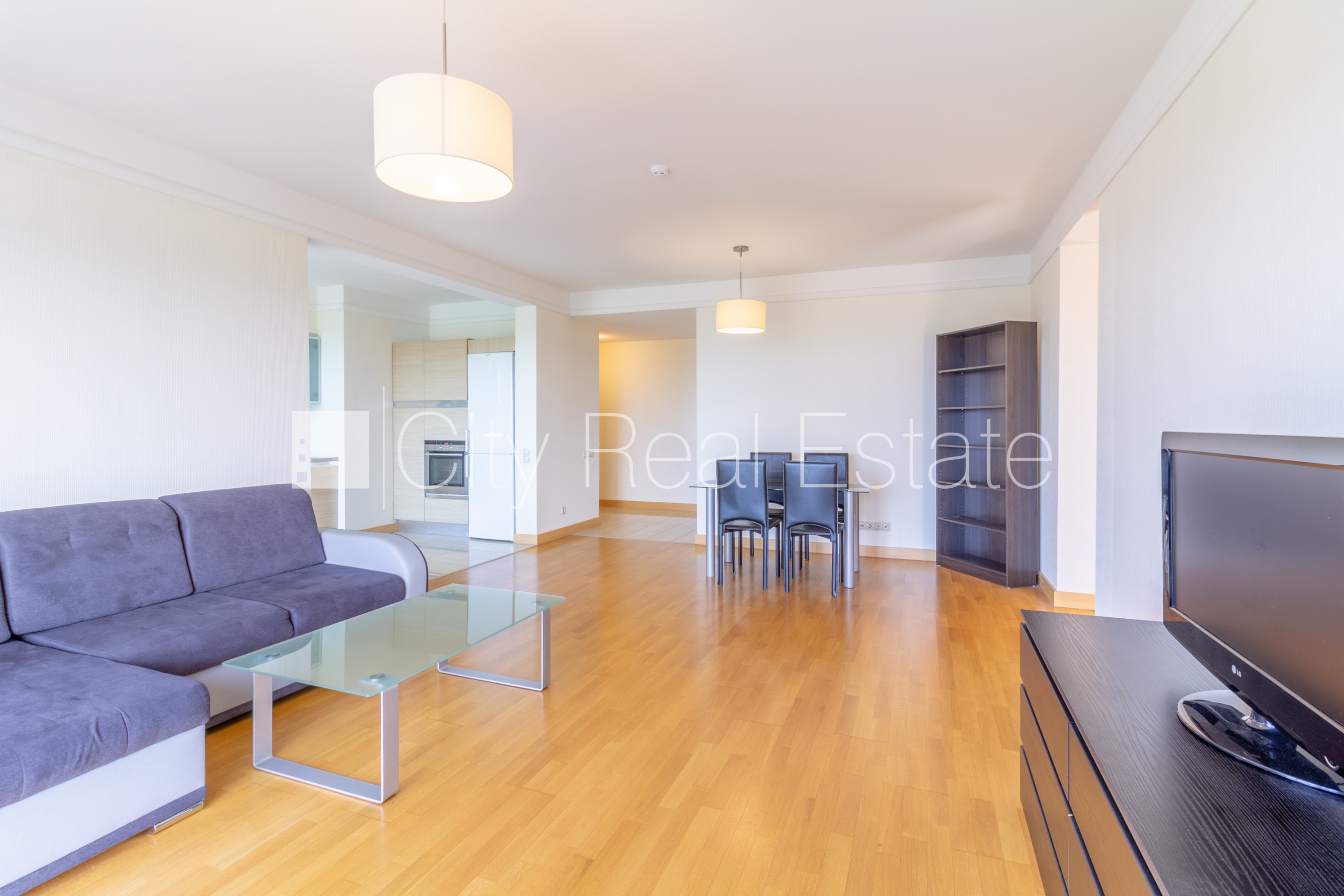 Sludinājumi. Projekts - Panorama Plaza, jaunceltne, iespēja nomāt pazemes autostāvvietu, pagalmā bērnu spēļu Cena: 850 EUR/mēn Foto #4