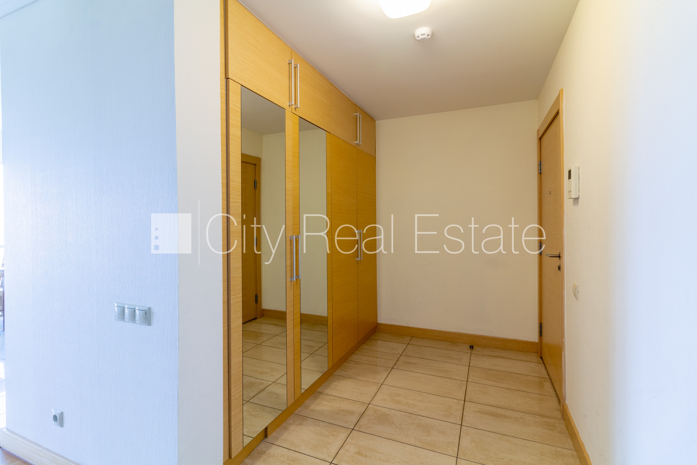 Sludinājumi. Projekts - Panorama Plaza, jaunceltne, iespēja nomāt pazemes autostāvvietu, pagalmā bērnu spēļu Cena: 850 EUR/mēn Foto #13