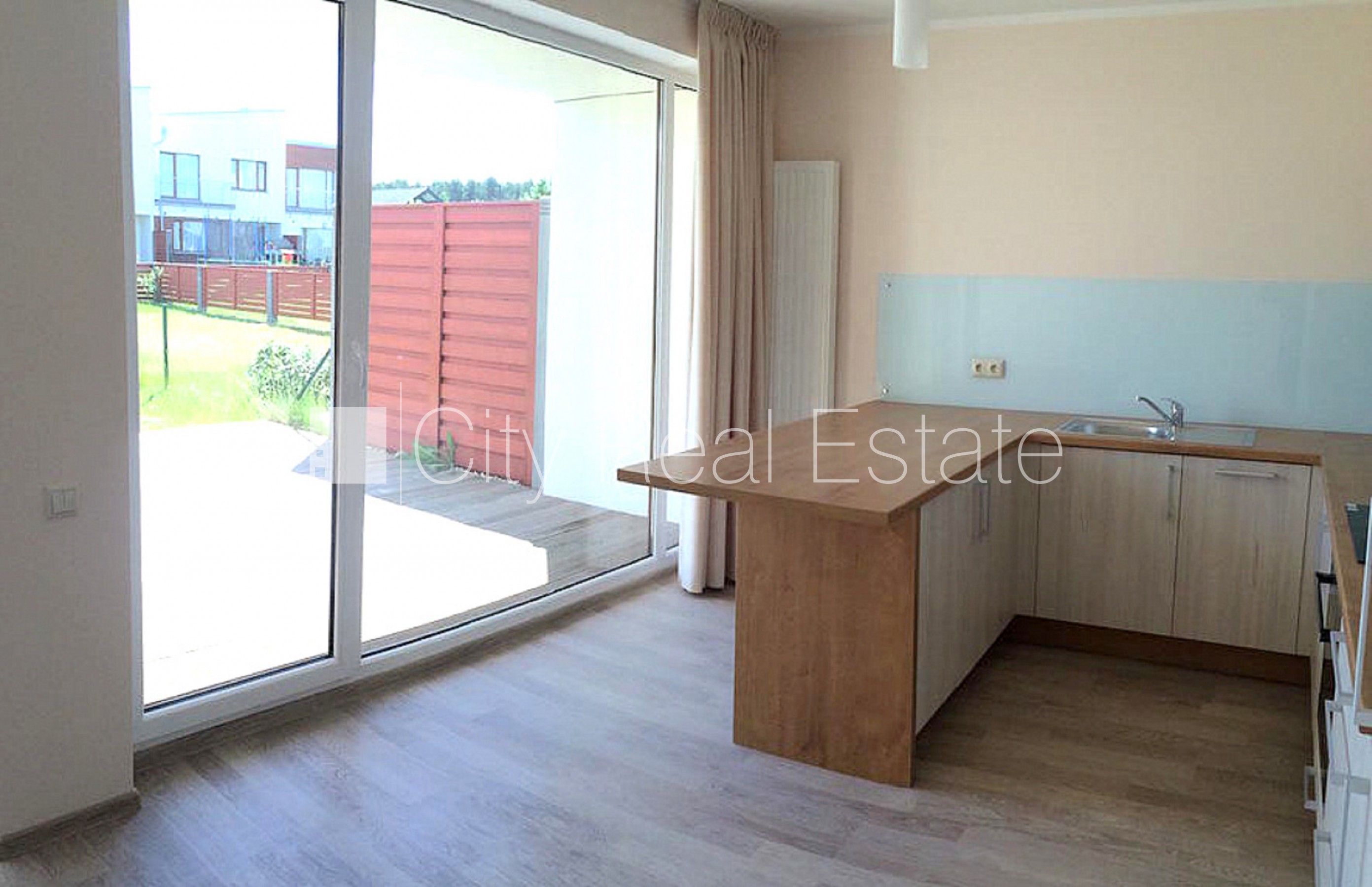 Sludinājumi. Projekts - Saliena, rindu māja, jaunceltne, fasāde ar dekoratīvo apmetumu, gāzbetona bloku sienas Cena: 360000 EUR Foto #5