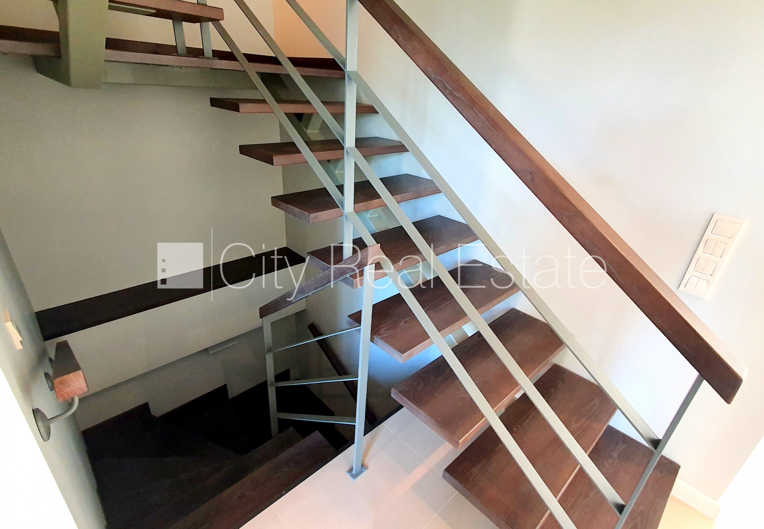 Объявление. Земля в собственности, рядный дом, новостройка, стены из керамзитных блоков, фасад с декоративной Цена: 280000 EUR Foto #23