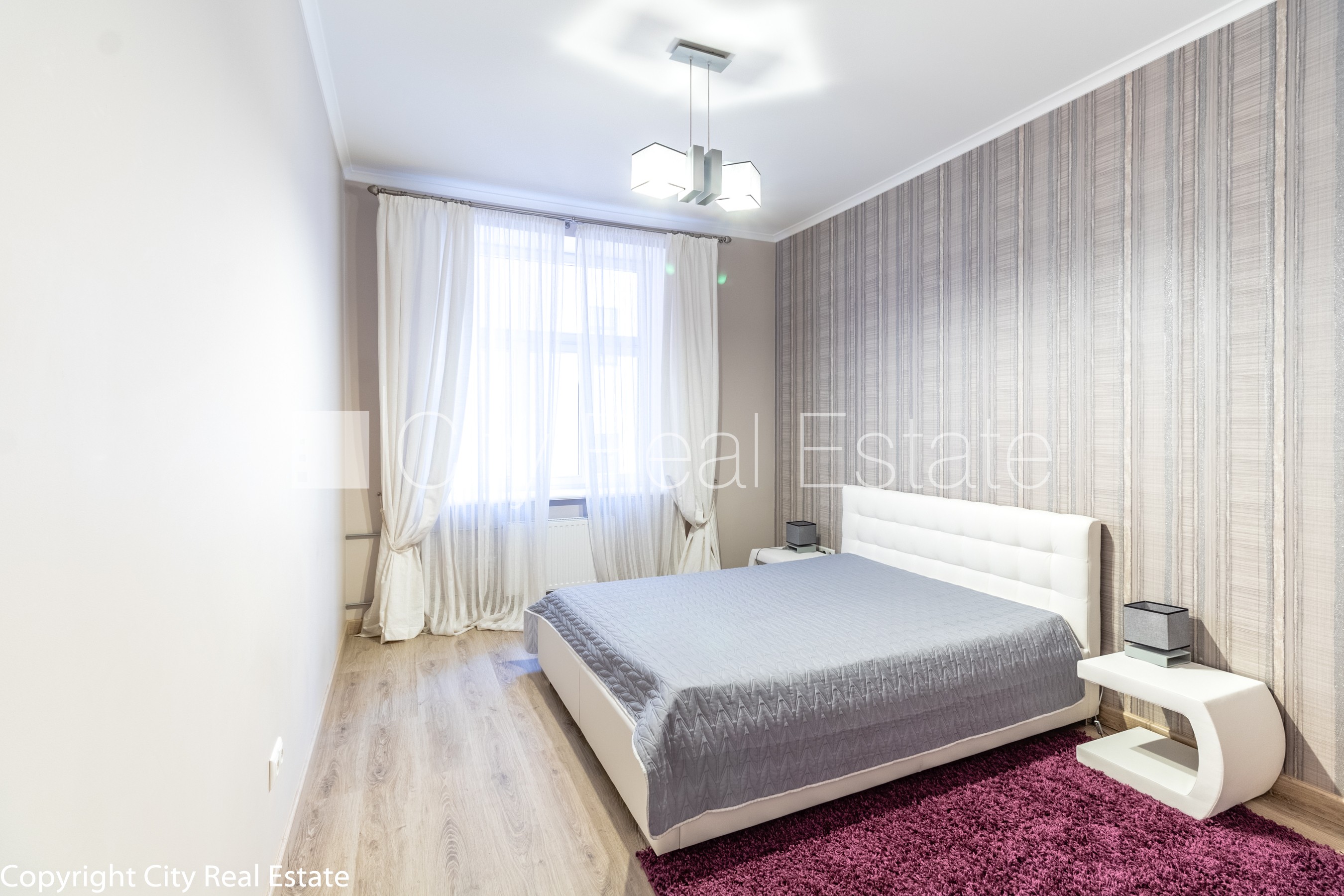 Sludinājumi. Fasādes māja, labiekārtota apzaļumota teritorija, vieta automašīnai, luksuss apartamenti , logi Cena: 600 EUR/mēn Foto #7