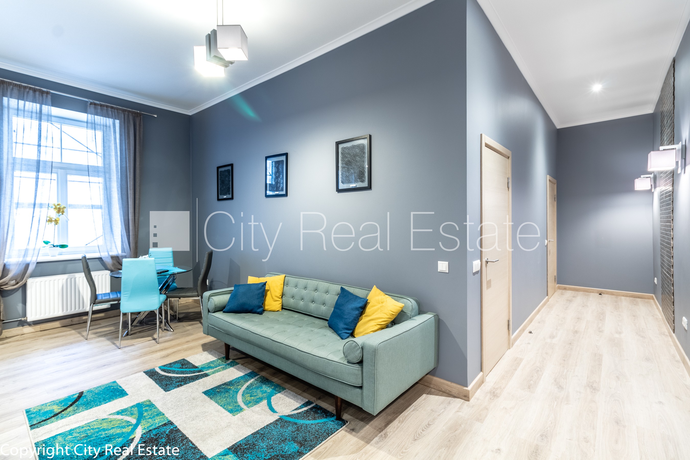 Sludinājumi. Renovēta māja, slēgts pagalms, ieeja no ielas, kāpņu telpa pēc kapitālā remonta, istabas izolētas, Cena: 800 EUR/mēn Foto #2