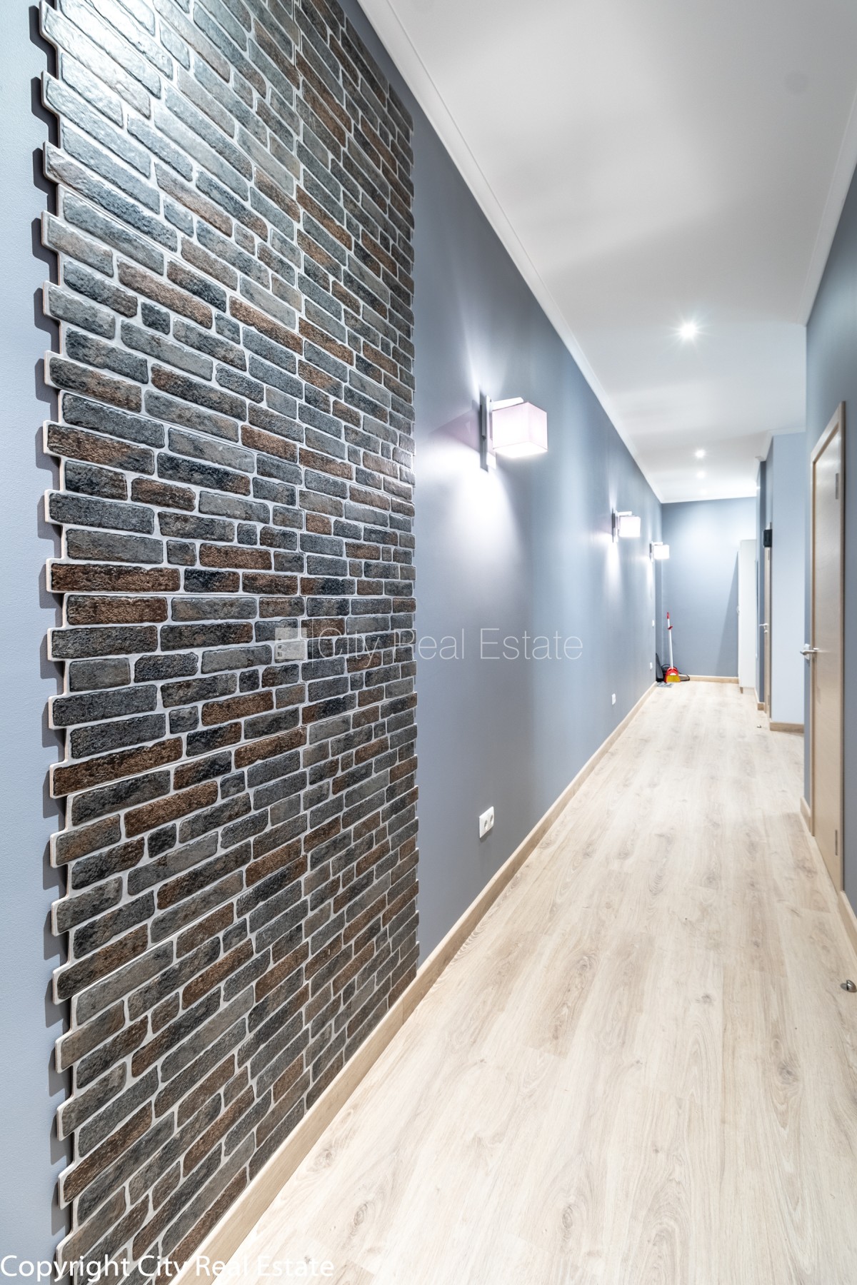 Sludinājumi. Renovēta māja, slēgts pagalms, ieeja no ielas, kāpņu telpa pēc kapitālā remonta, istabas izolētas, Cena: 800 EUR/mēn Foto #12