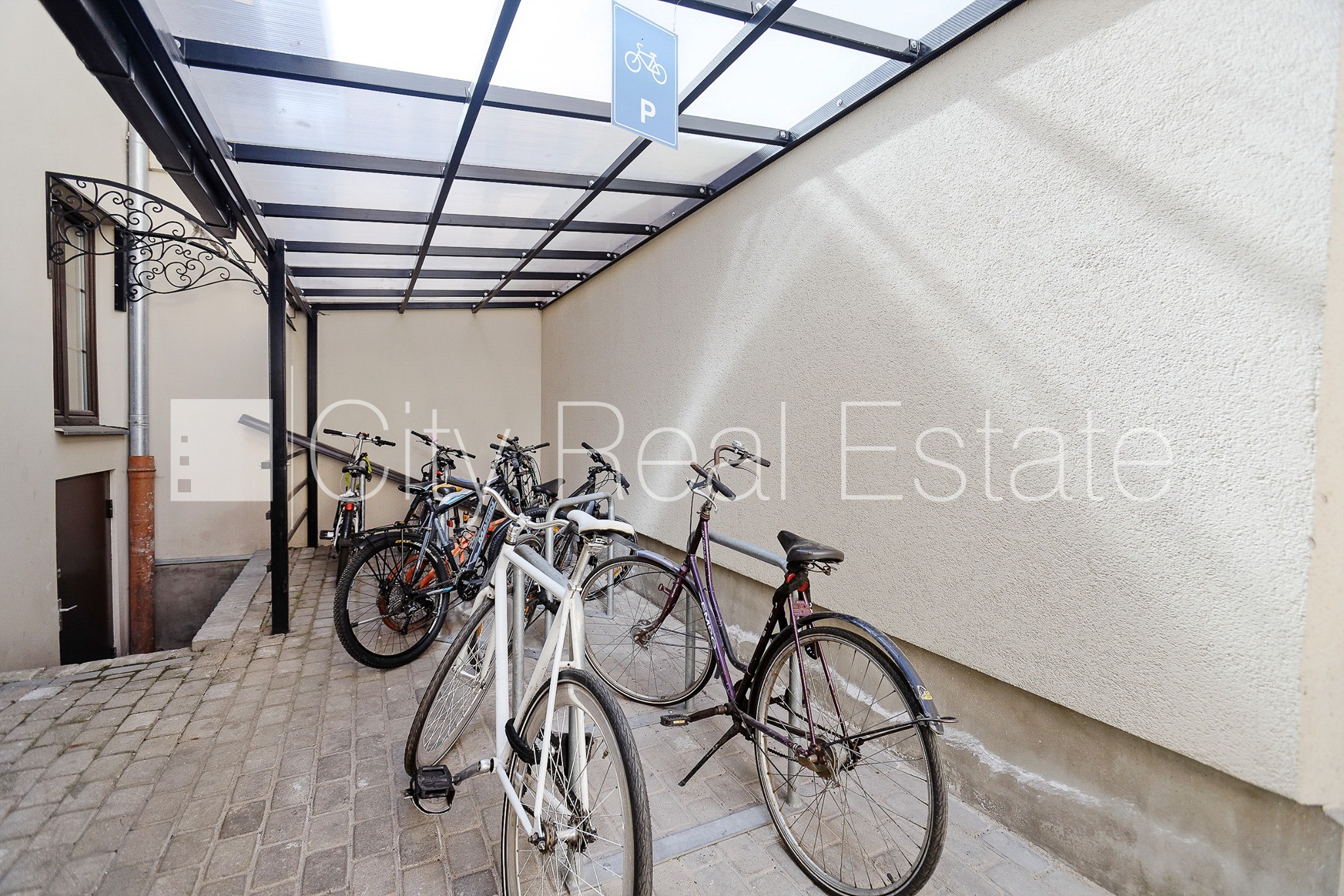 Sludinājumi. Renovēta māja, slēgts pagalms, ieeja no ielas, kāpņu telpa pēc kapitālā remonta, istabas izolētas, Cena: 800 EUR/mēn Foto #18