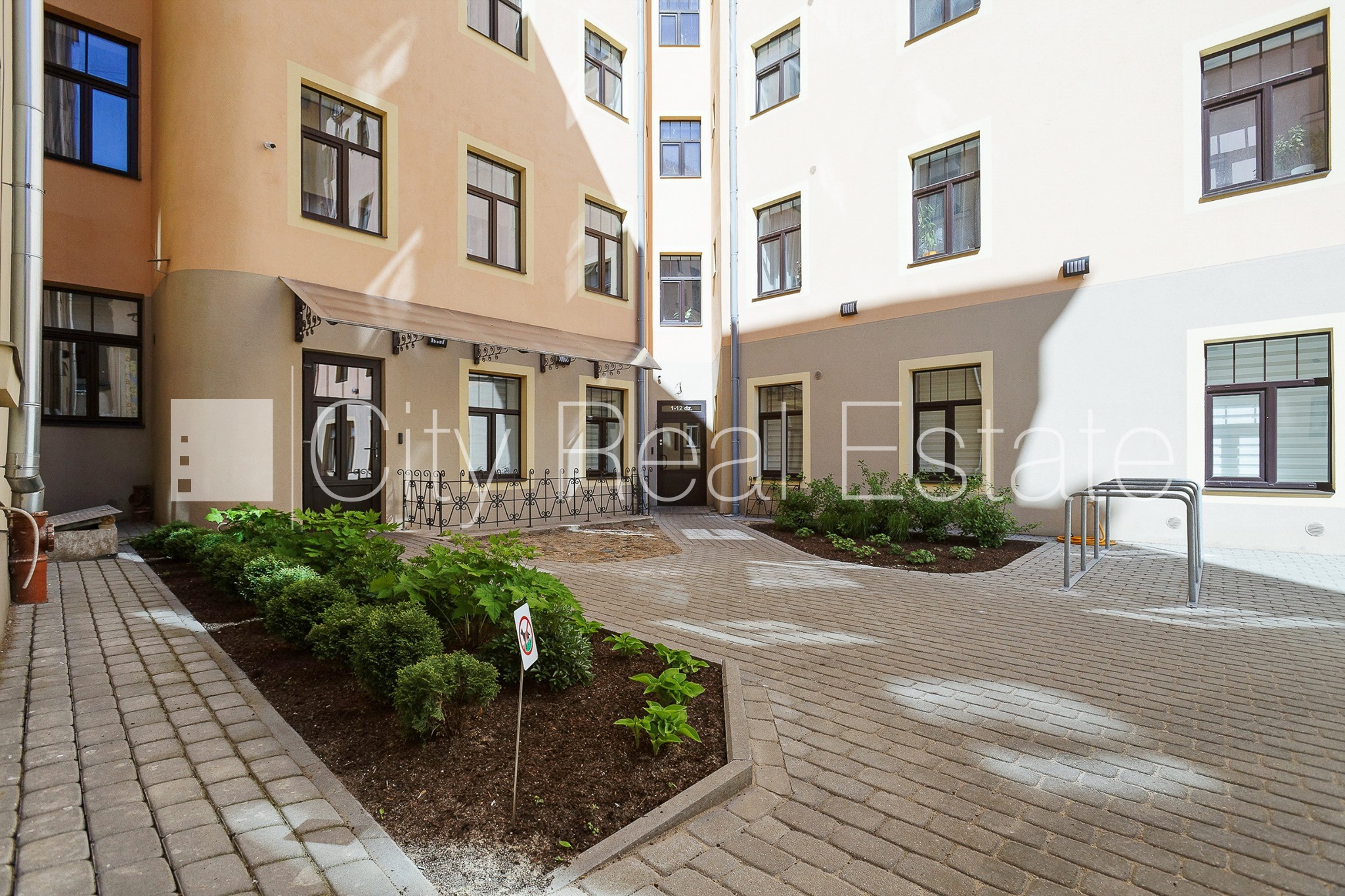 Sludinājumi. Renovēta māja, slēgts pagalms, ieeja no ielas, kāpņu telpa pēc kapitālā remonta, istabas izolētas, Cena: 800 EUR/mēn Foto #17