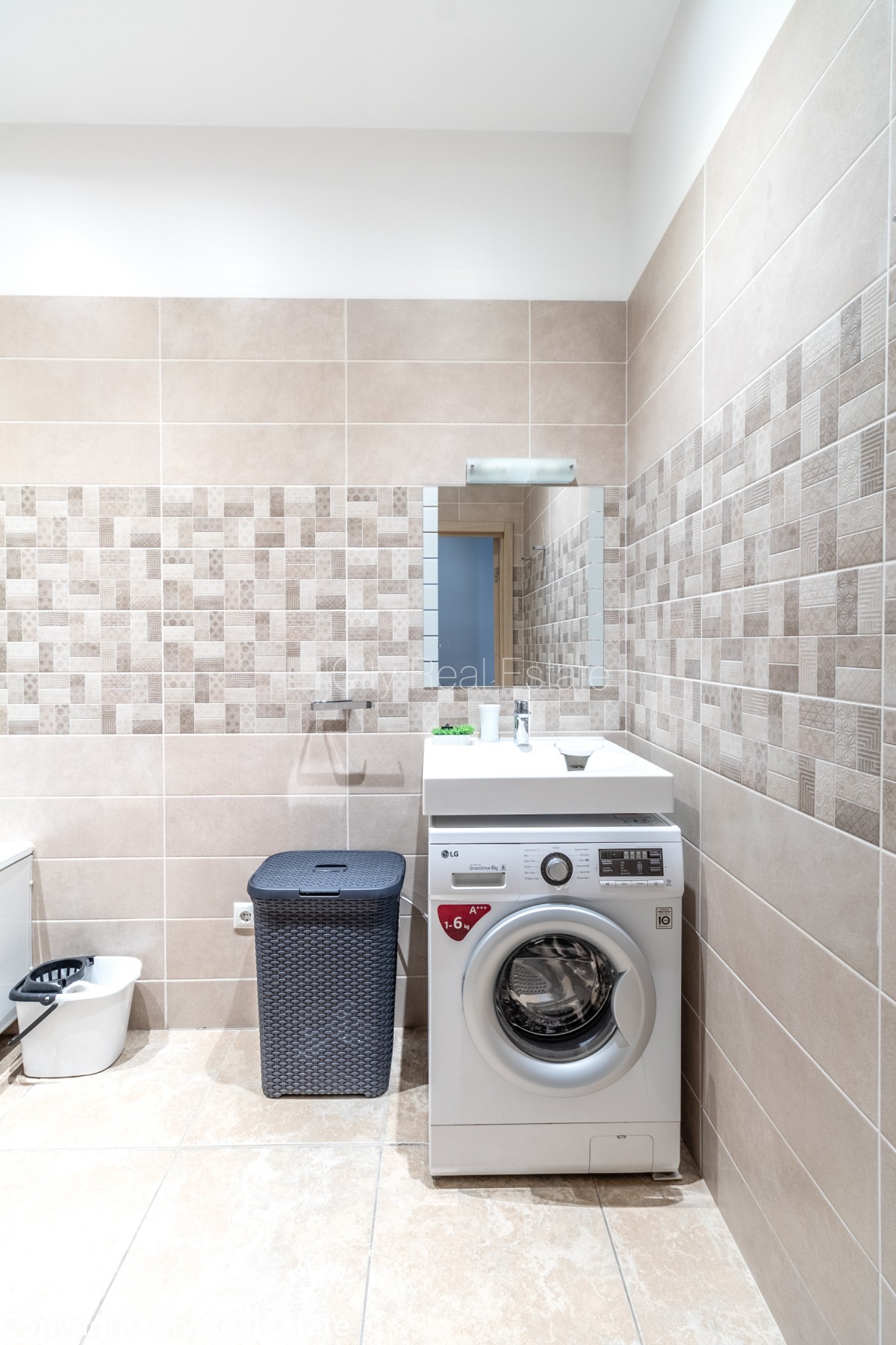 Sludinājumi. Renovēta māja, slēgts pagalms, ieeja no ielas, kāpņu telpa pēc kapitālā remonta, istabas izolētas, Cena: 800 EUR/mēn Foto #14