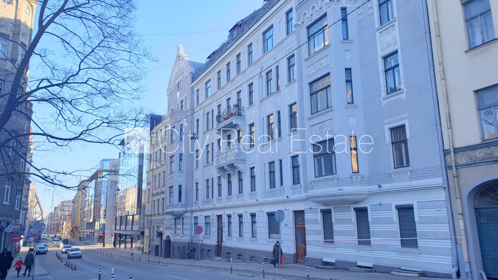 Sludinājumi. Fasādes māja, renovēta māja, ieeja no ielas, ir lifts, kāpņu telpa pēc kosmētiskā remonta, logi Cena: 550 EUR/mēn Foto #14