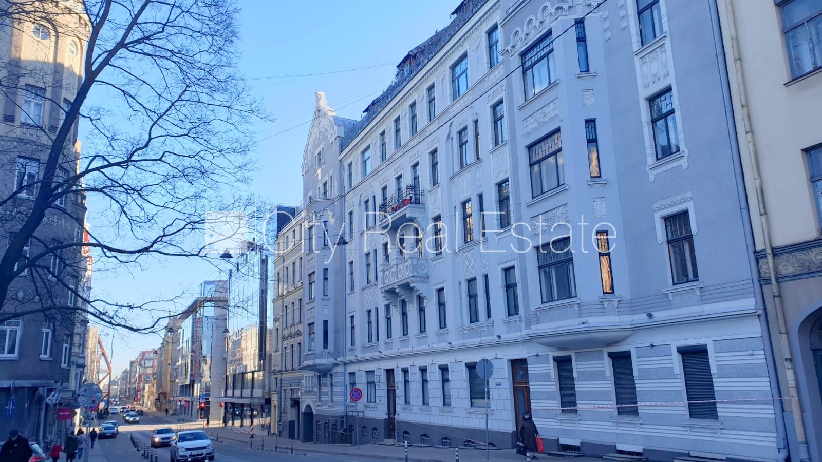 Sludinājumi. Fasādes māja, renovēta māja, ieeja no ielas, ir lifts, kāpņu telpa pēc kosmētiskā remonta, logi Cena: 550 EUR/mēn Foto #15