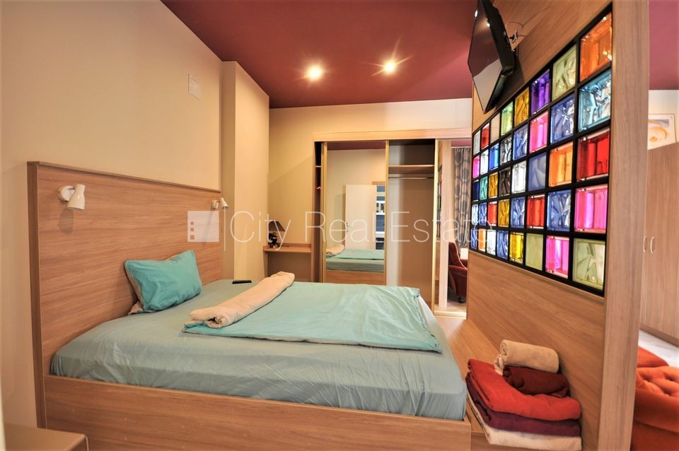 Sludinājumi. Fasādes māja, renovēta māja, ieeja no ielas, ir lifts, kāpņu telpa pēc kosmētiskā remonta, logi Cena: 550 EUR/mēn Foto #3