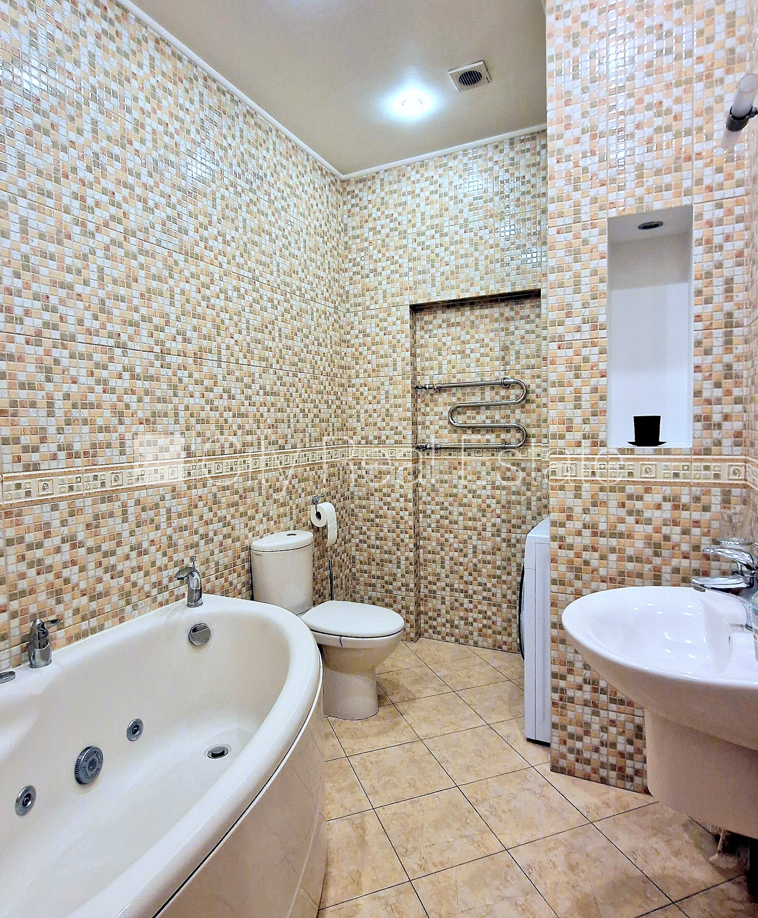 Sludinājumi. Fasādes māja, renovēta māja, viena kvadrātmetra apsaimniekošanas maksa mēnesī  0,39 EUR, Cena: 960 EUR/mēn Foto #24