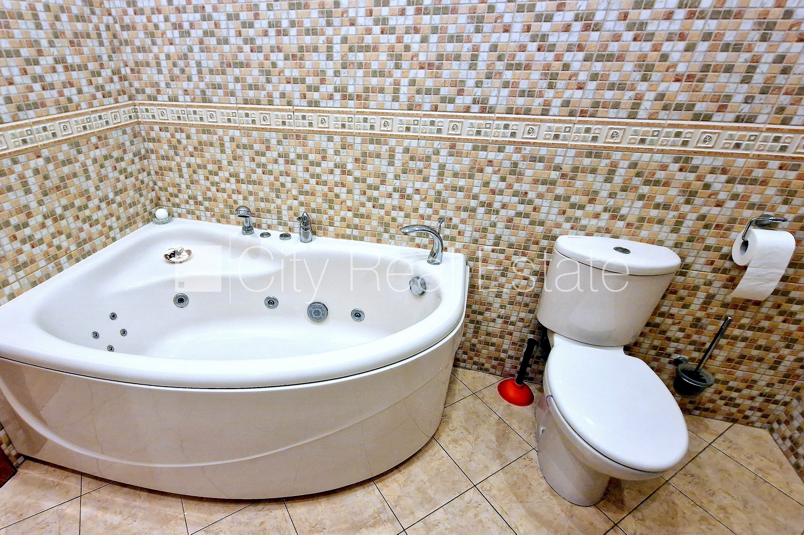 Sludinājumi. Fasādes māja, renovēta māja, viena kvadrātmetra apsaimniekošanas maksa mēnesī  0,39 EUR, Cena: 960 EUR/mēn Foto #23