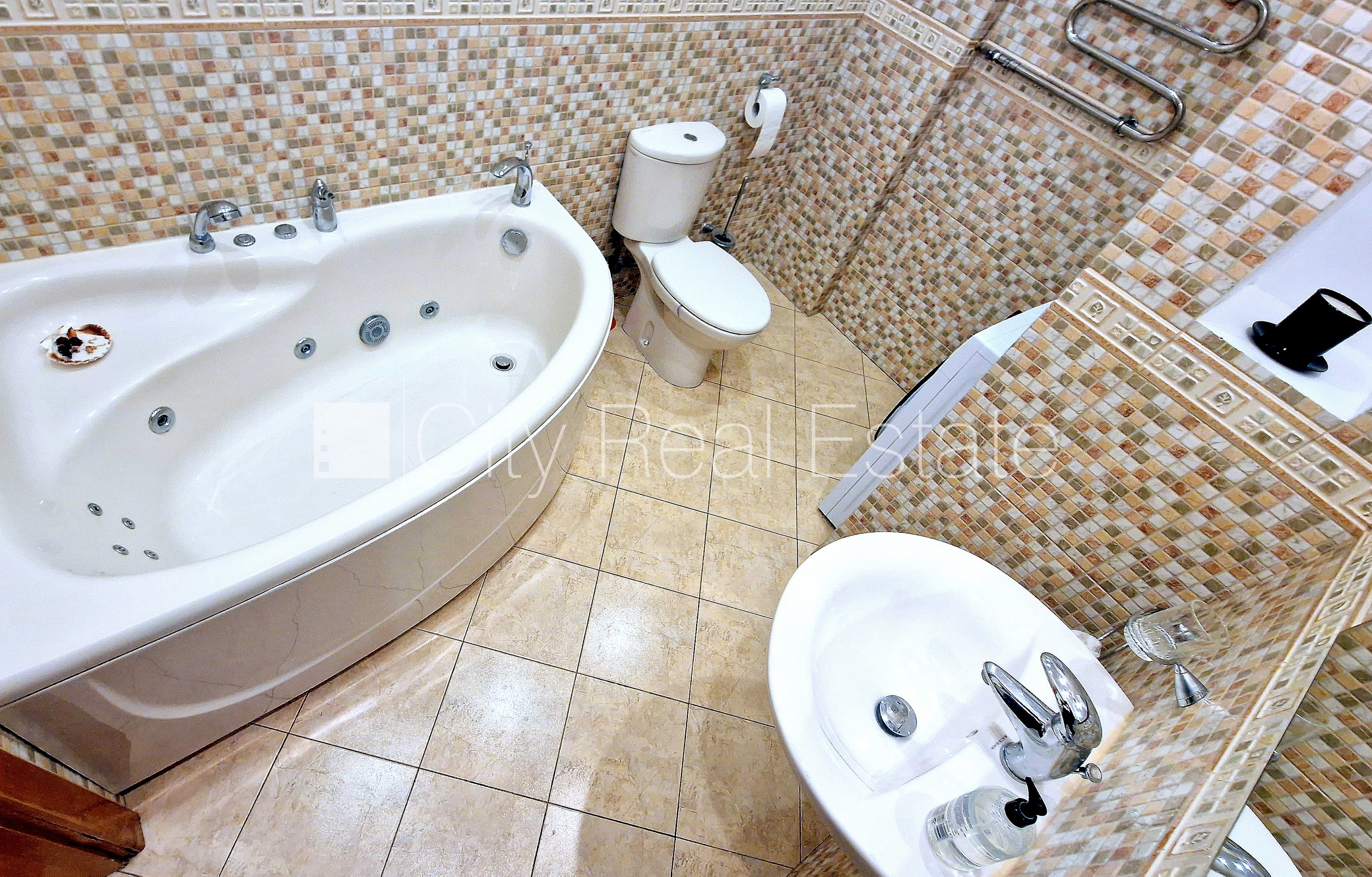 Sludinājumi. Fasādes māja, renovēta māja, viena kvadrātmetra apsaimniekošanas maksa mēnesī  0,39 EUR, Cena: 960 EUR/mēn Foto #22