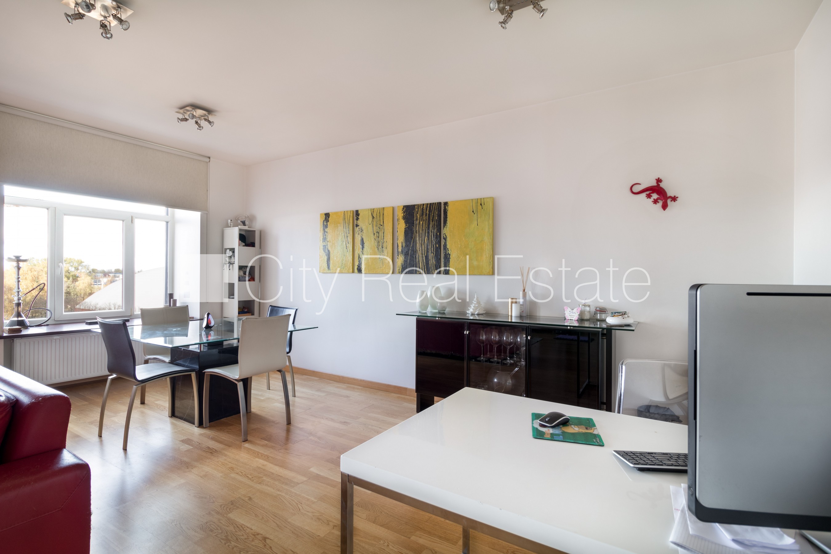 Sludinājumi. Fasādes māja, ieeja no ielas, ir lifts, logi vērsti mājas abās pusēs, griestu augstums 3,2 m, Cena: 340000 EUR Foto #3