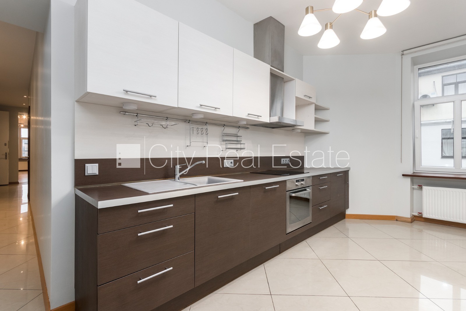 Sludinājumi. Fasādes māja, ieeja no ielas, ir lifts, logi vērsti mājas abās pusēs, griestu augstums 3,2 m, Cena: 340000 EUR Foto #5
