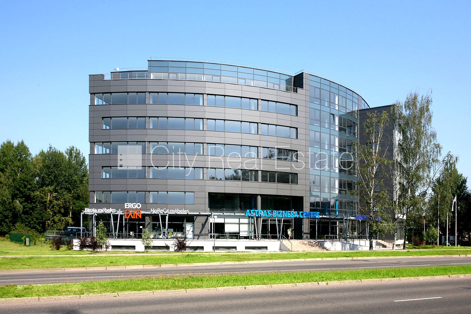 Sludinājumi. Jaunceltne, fasādes māja, viena kvadrātmetra apsaimniekošanas maksa mēnesī  2 EUR, labiekārtota Cena: 1305 EUR/mēn Foto #22