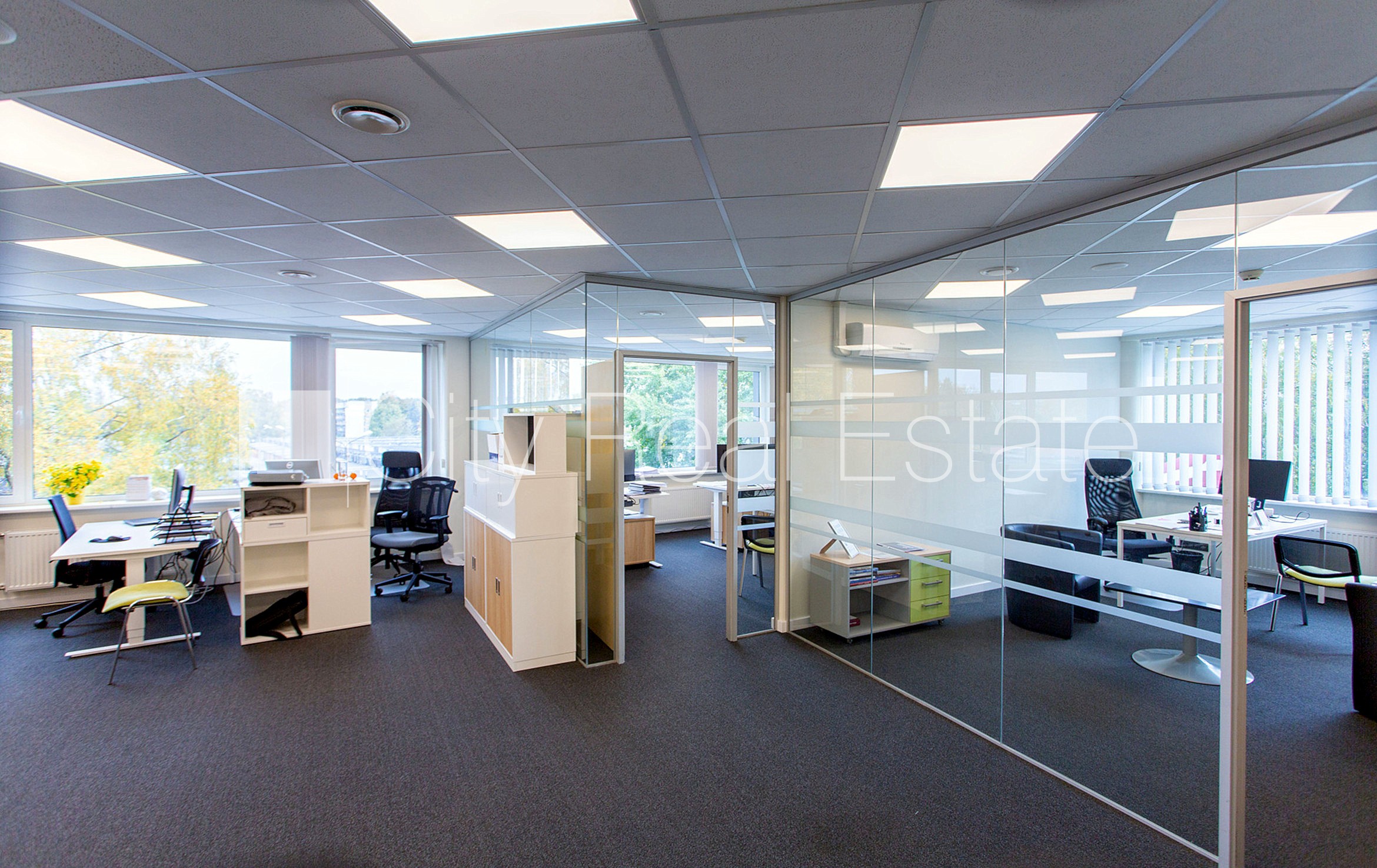 Sludinājumi. Jaunceltne, fasādes māja, viena kvadrātmetra apsaimniekošanas maksa mēnesī  2 EUR, labiekārtota Cena: 1305 EUR/mēn Foto #1