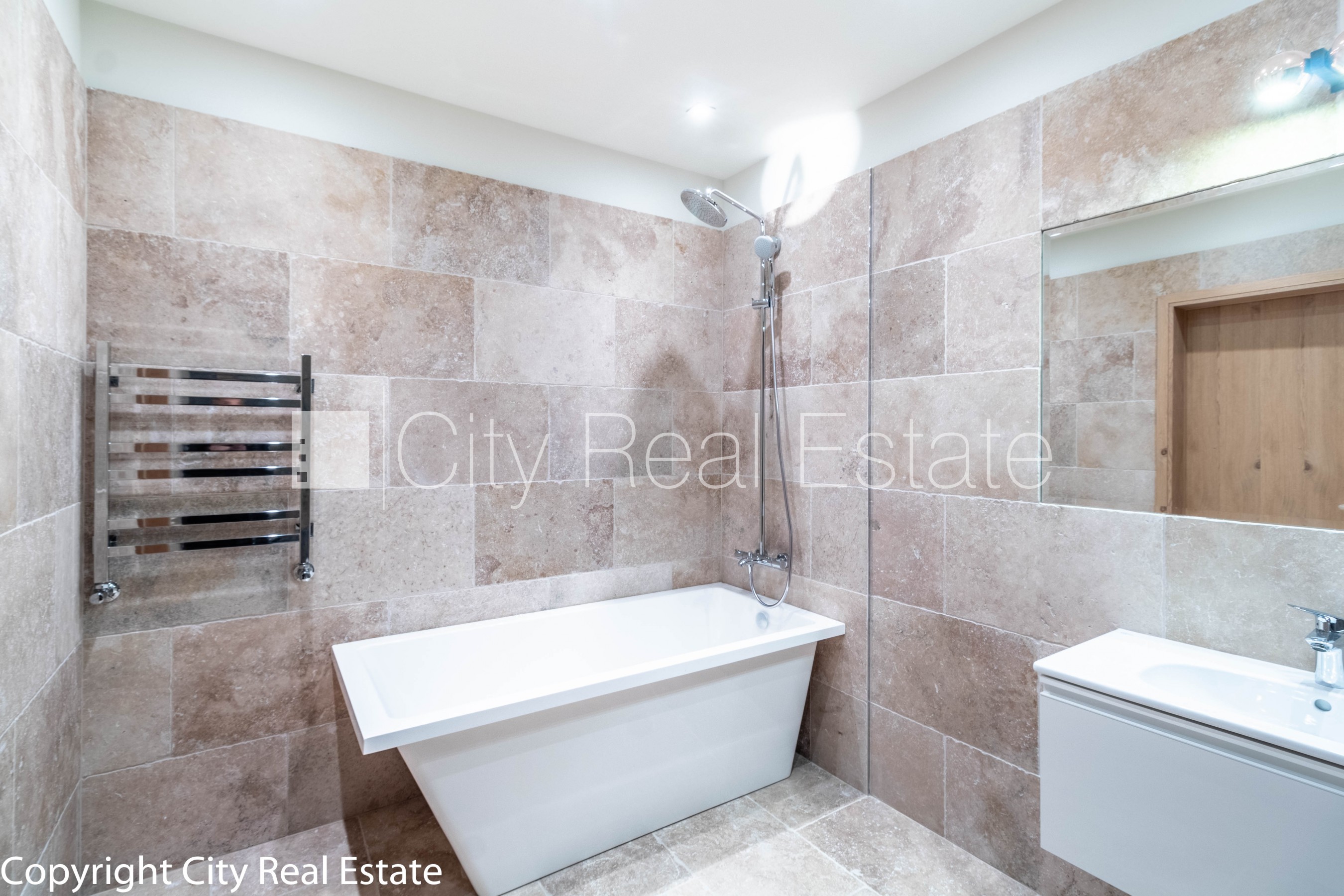 Sludinājumi. Jaunceltne, pagalma ēka, slēgts pagalms, līdz tuvākajai autostāvvietai 70 m, ieeja no pagalma, Cena: 1800 EUR/mēn Foto #8