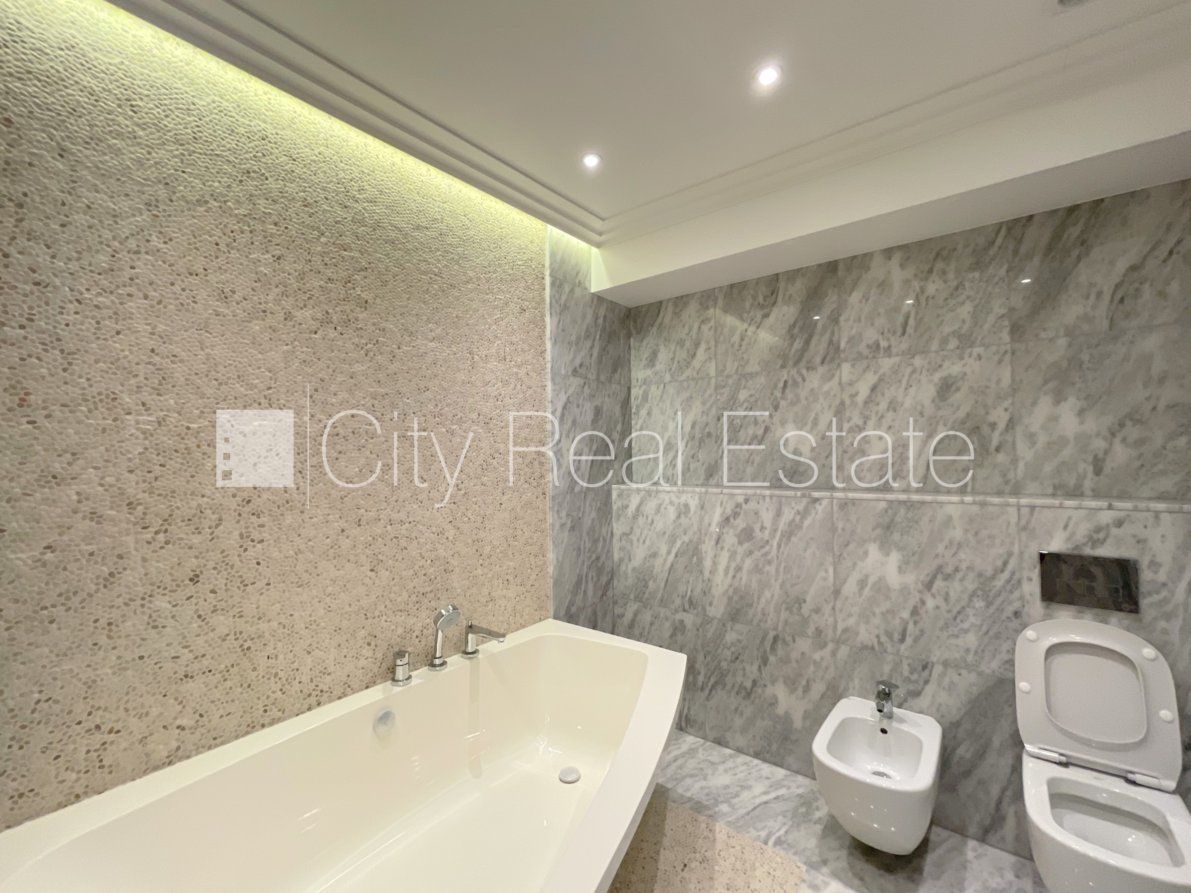 Sludinājumi. Jaunceltne, pagalma ēka, energo efektīva māja, ieeja no pagalma, puspagrabs, ir lifts, logi vērsti Cena: 380660 EUR Foto #16