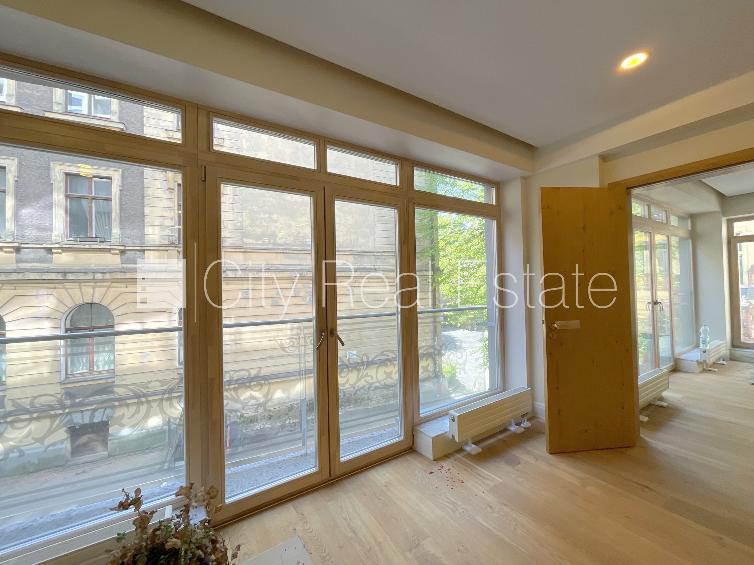 Sludinājumi. Jaunceltne, fasādes māja, energo efektīva māja, ieeja no pagalma, lodžija, plašs skats no loga, Cena: 1300 EUR/mēn Foto #2