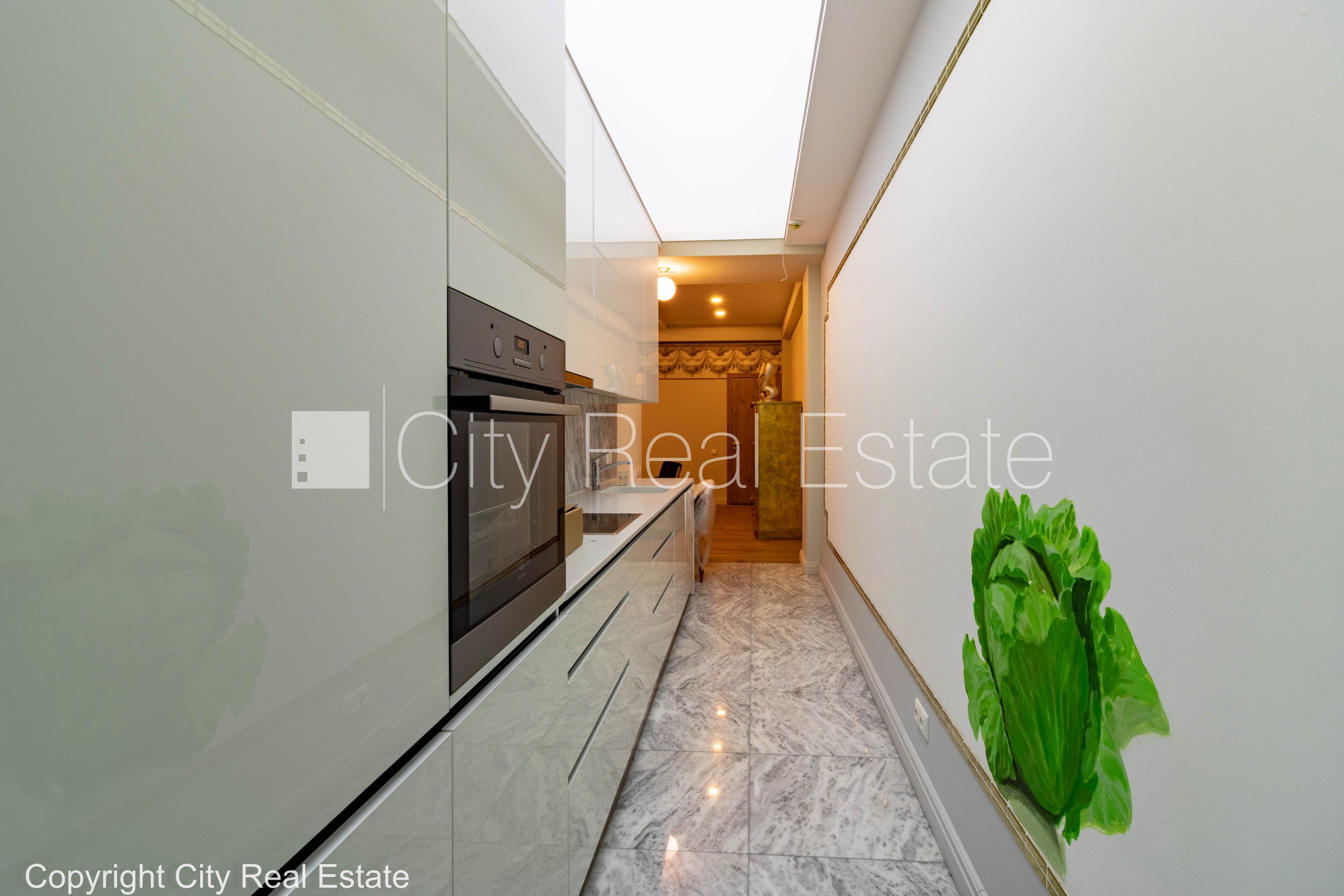 Sludinājumi. Jaunceltne, pagalma ēka, slēgts pagalms, ir lifts, divi balkoni, logi vērsti uz pagalma pusi, viena Cena: 1350 EUR/mēn Foto #13