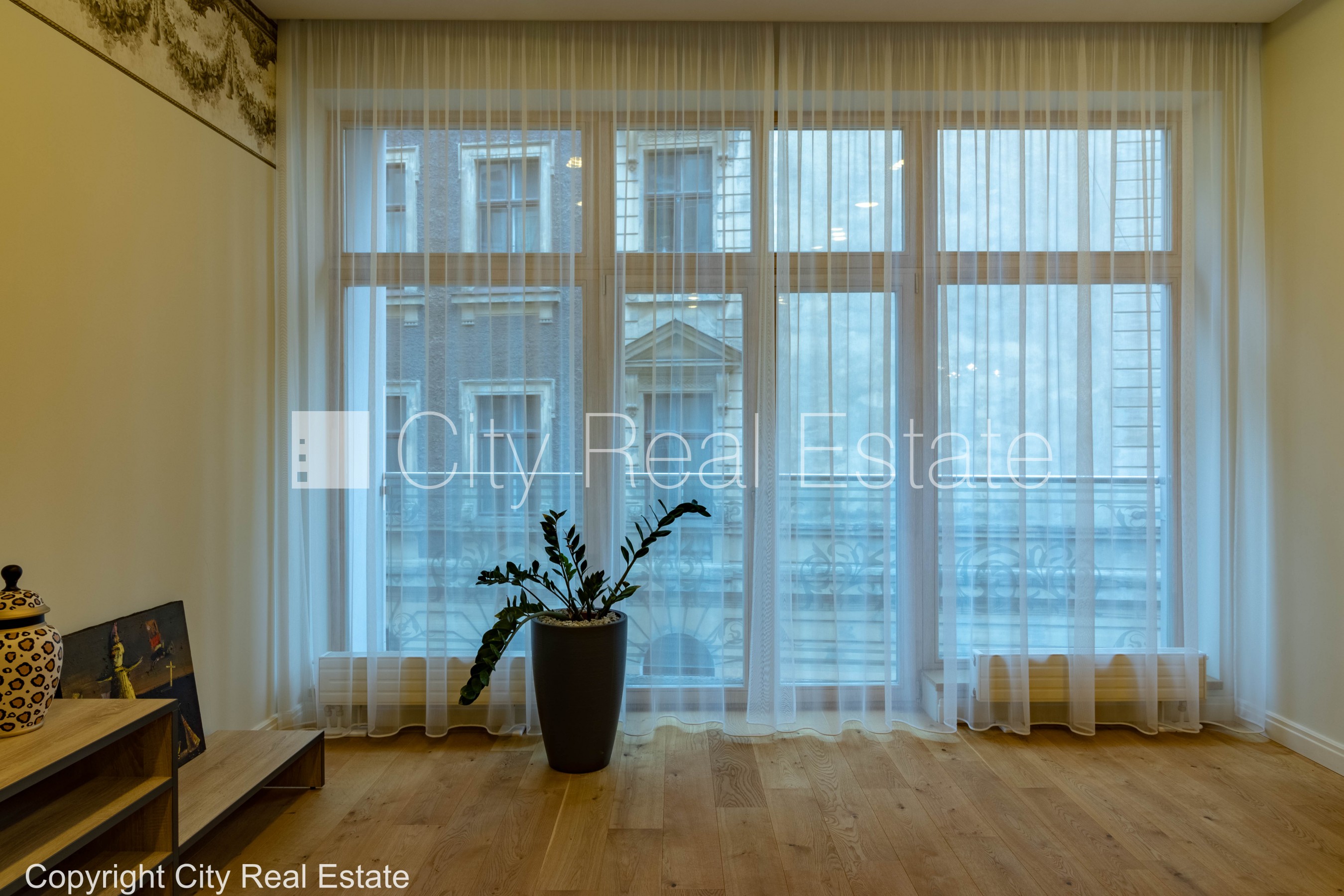 Sludinājumi. Jaunceltne, pagalma ēka, slēgts pagalms, ir lifts, divi balkoni, logi vērsti uz pagalma pusi, viena Cena: 1350 EUR/mēn Foto #4