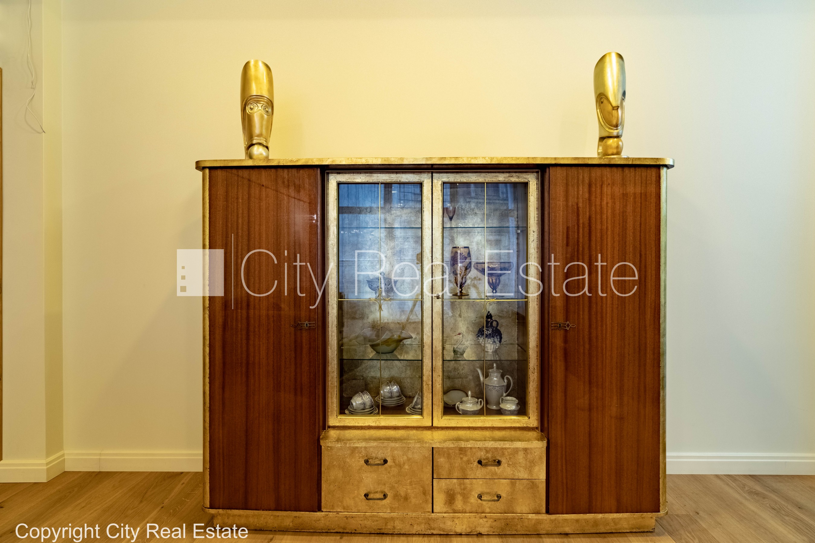 Sludinājumi. Jaunceltne, pagalma ēka, slēgts pagalms, ir lifts, divi balkoni, logi vērsti uz pagalma pusi, viena Cena: 1350 EUR/mēn Foto #5