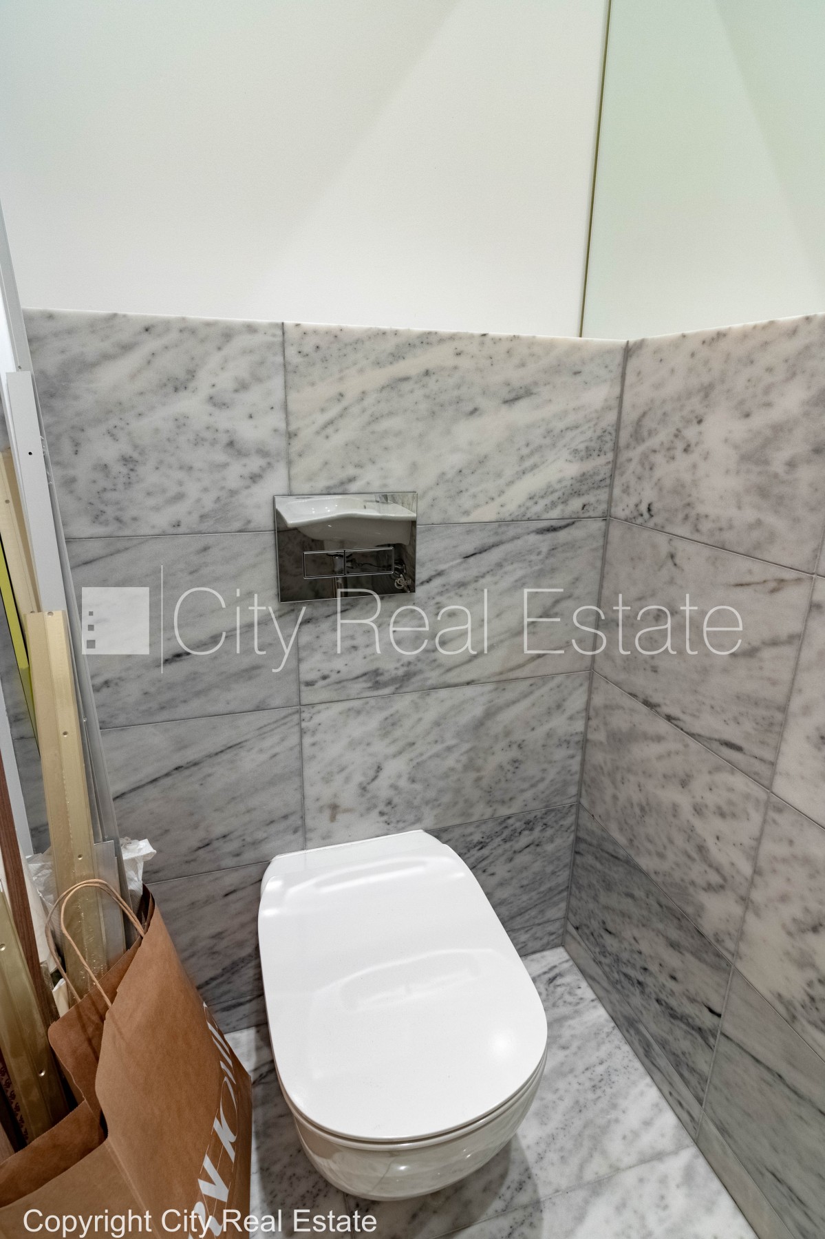 Sludinājumi. Jaunceltne, pagalma ēka, slēgts pagalms, ir lifts, divi balkoni, logi vērsti uz pagalma pusi, viena Cena: 1350 EUR/mēn Foto #12